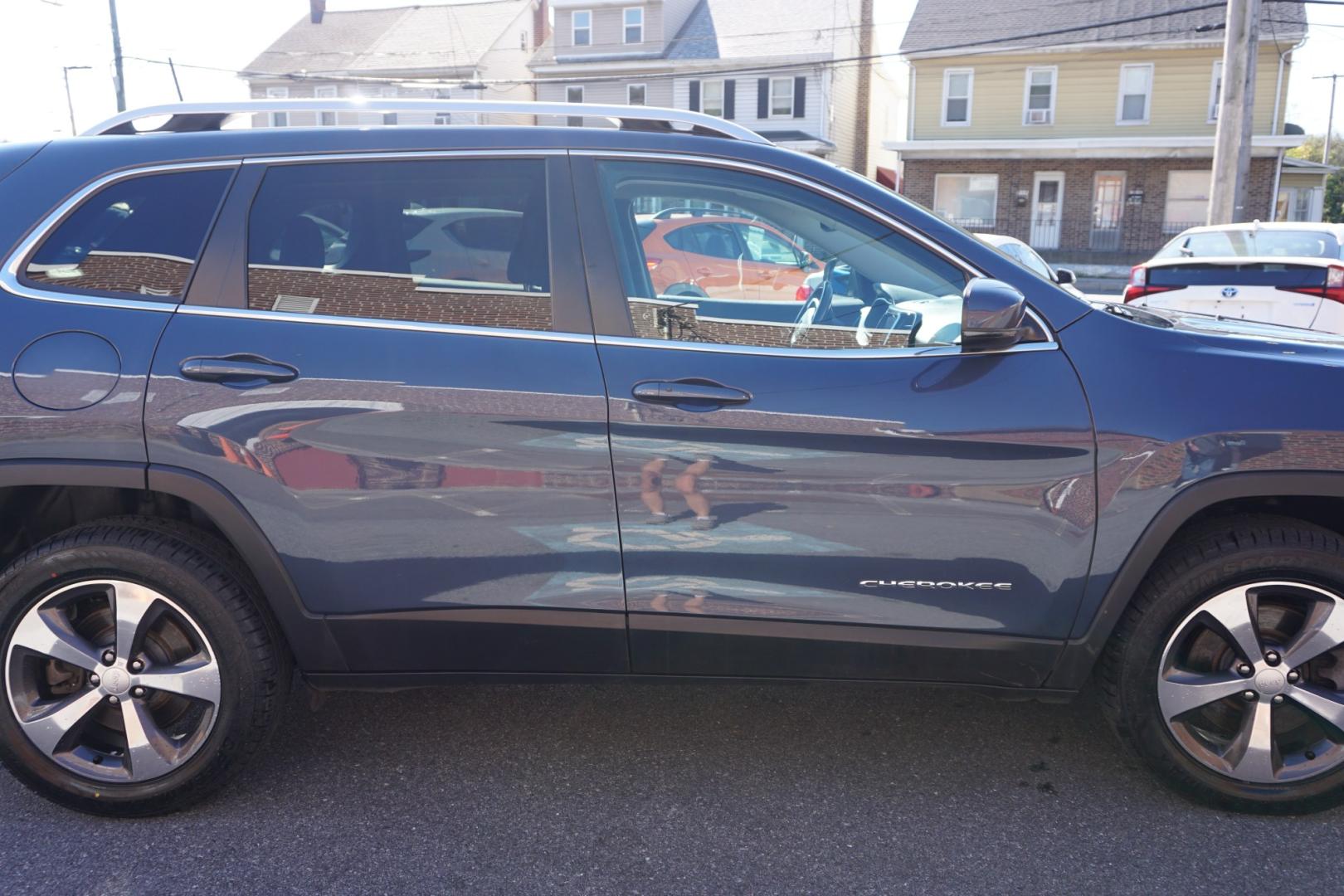 2020 BLUE SHADE PEARL JEEP CHEROKEE LIMITED (1C4PJMDX9LD) with an 3.2L V6 engine, AUTOMATIC transmission, located at 312 Centre Ave, Schuylkill Haven, PA, 17972, (570) 593-5278, 40.638130, -76.177383- Photo#15