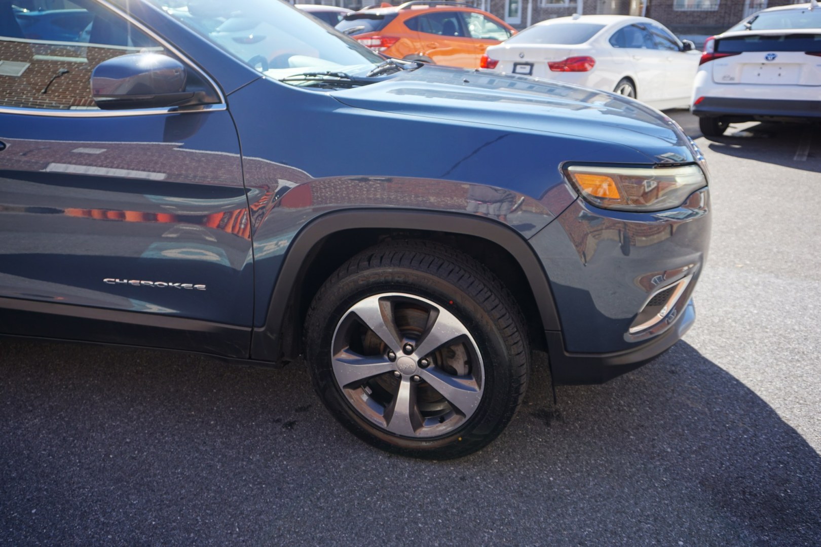2020 BLUE SHADE PEARL JEEP CHEROKEE LIMITED (1C4PJMDX9LD) with an 3.2L V6 engine, AUTOMATIC transmission, located at 312 Centre Ave, Schuylkill Haven, PA, 17972, (570) 593-5278, 40.638130, -76.177383- Photo#16