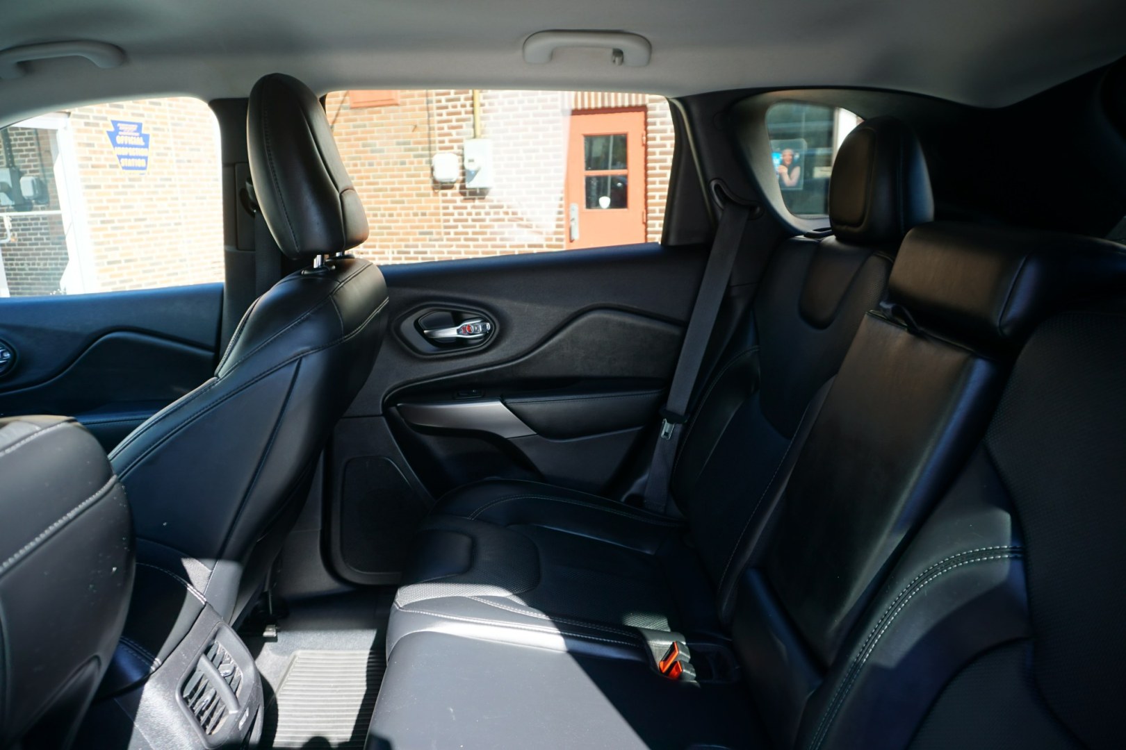 2020 BLUE SHADE PEARL JEEP CHEROKEE LIMITED (1C4PJMDX9LD) with an 3.2L V6 engine, AUTOMATIC transmission, located at 312 Centre Ave, Schuylkill Haven, PA, 17972, (570) 593-5278, 40.638130, -76.177383- Photo#30