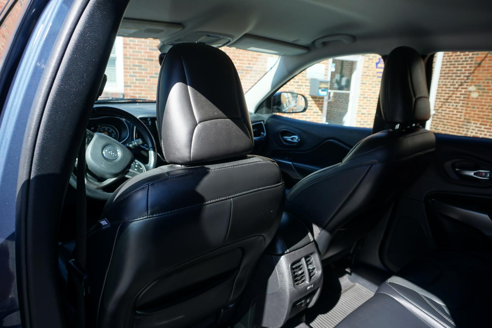 2020 BLUE SHADE PEARL JEEP CHEROKEE LIMITED (1C4PJMDX9LD) with an 3.2L V6 engine, AUTOMATIC transmission, located at 312 Centre Ave, Schuylkill Haven, PA, 17972, (570) 593-5278, 40.638130, -76.177383- Photo#31