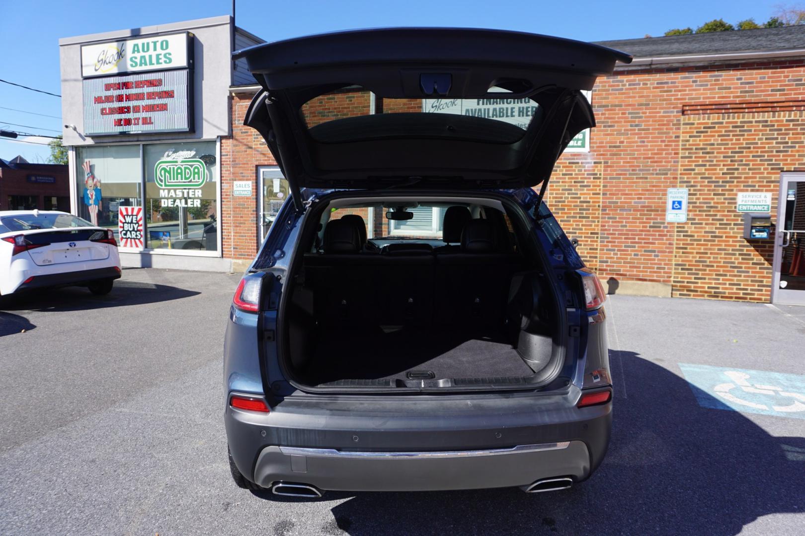2020 BLUE SHADE PEARL JEEP CHEROKEE LIMITED (1C4PJMDX9LD) with an 3.2L V6 engine, AUTOMATIC transmission, located at 312 Centre Ave, Schuylkill Haven, PA, 17972, (570) 593-5278, 40.638130, -76.177383- Photo#34