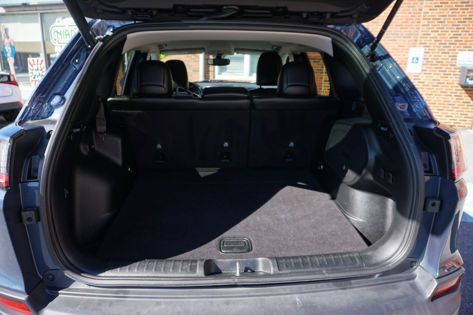 2020 BLUE SHADE PEARL JEEP CHEROKEE LIMITED (1C4PJMDX9LD) with an 3.2L V6 engine, AUTOMATIC transmission, located at 312 Centre Ave, Schuylkill Haven, PA, 17972, (570) 593-5278, 40.638130, -76.177383- Photo#35