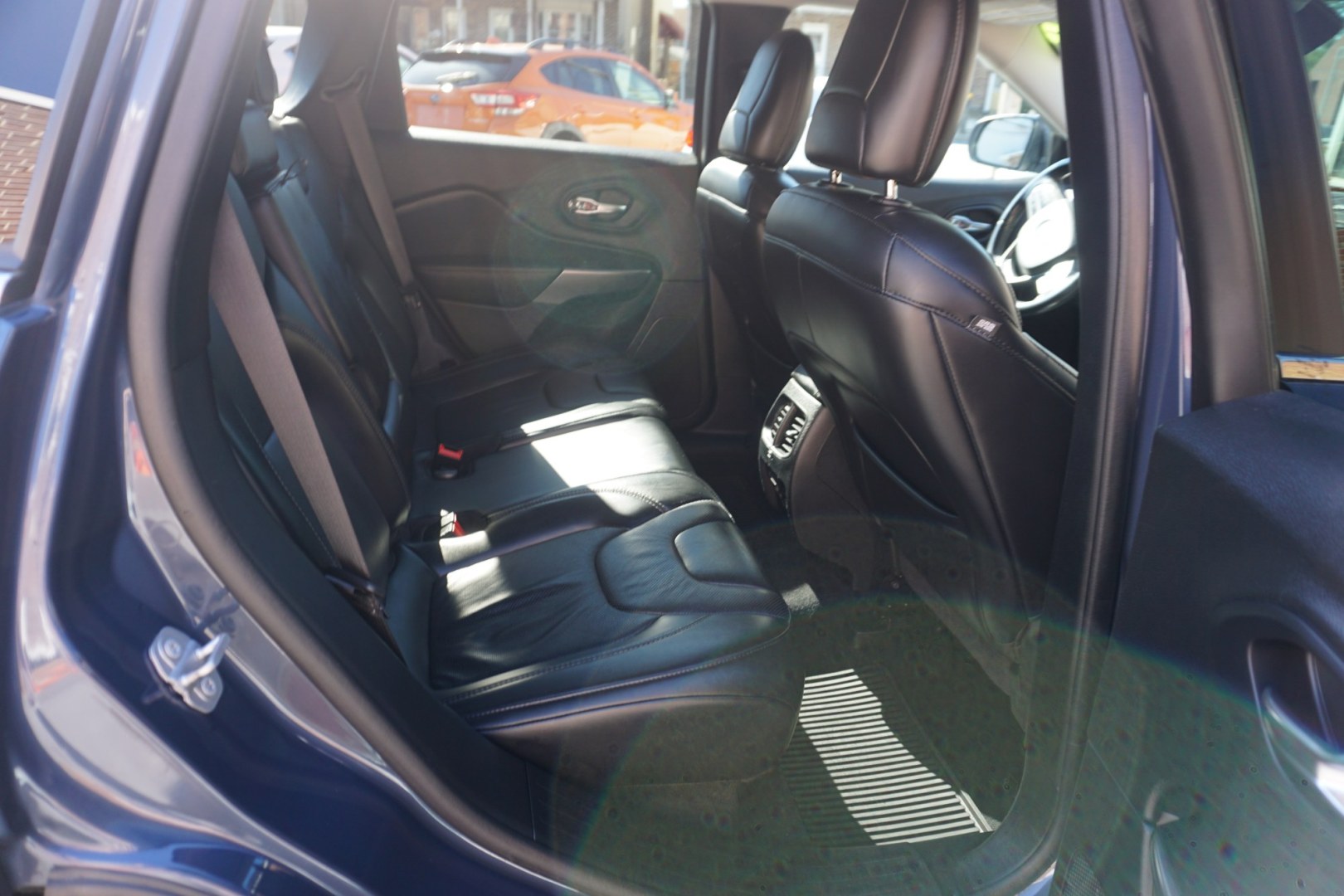2020 BLUE SHADE PEARL JEEP CHEROKEE LIMITED (1C4PJMDX9LD) with an 3.2L V6 engine, AUTOMATIC transmission, located at 312 Centre Ave, Schuylkill Haven, PA, 17972, (570) 593-5278, 40.638130, -76.177383- Photo#39