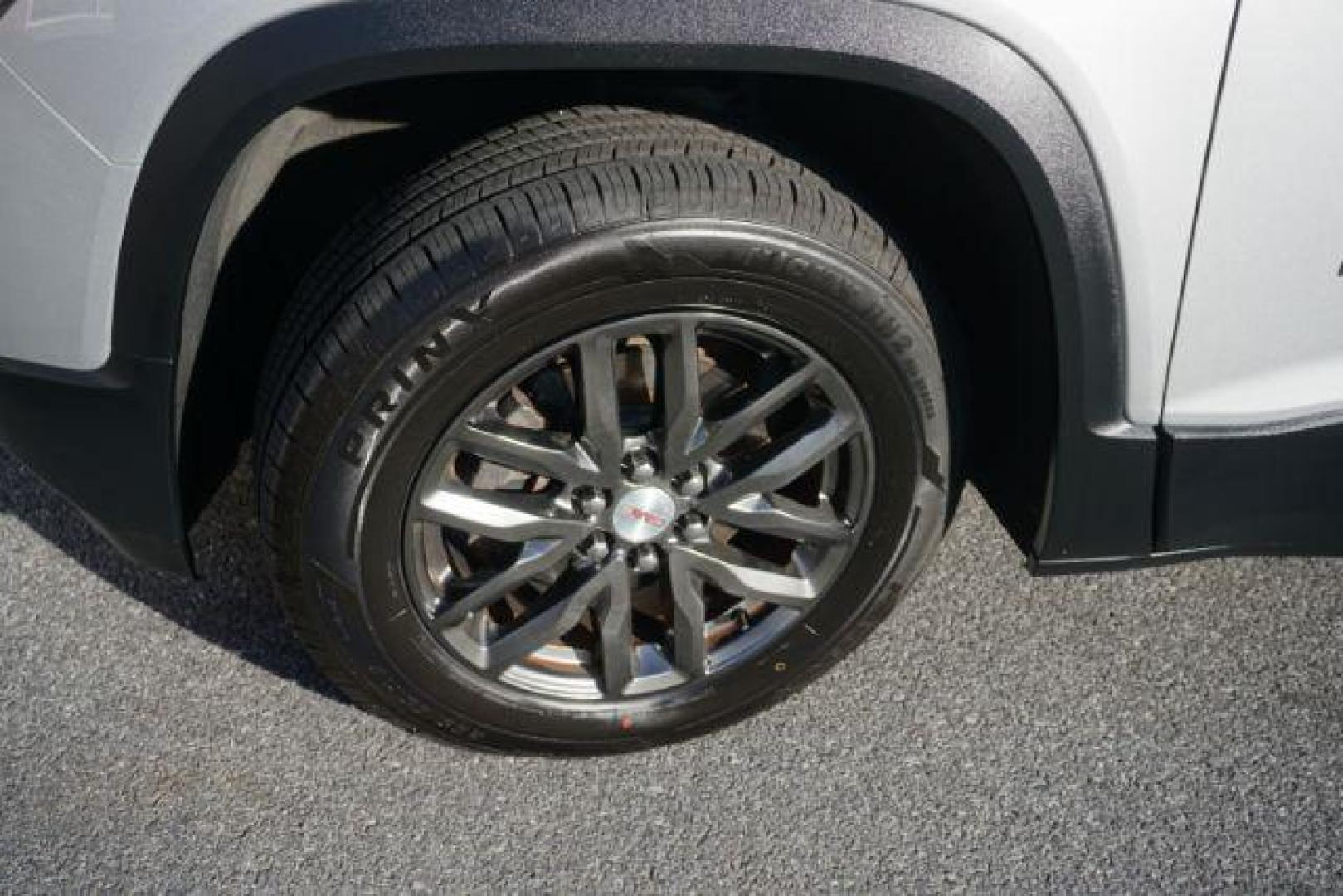 2017 Sparkling Silver Metallic /Cocoa/Light Ash Gray GMC Acadia SLT-1 (1GKKNMLS2HZ) , located at 312 Centre Ave, Schuylkill Haven, PA, 17972, (570) 593-5278, 40.638130, -76.177383 - Photo#5