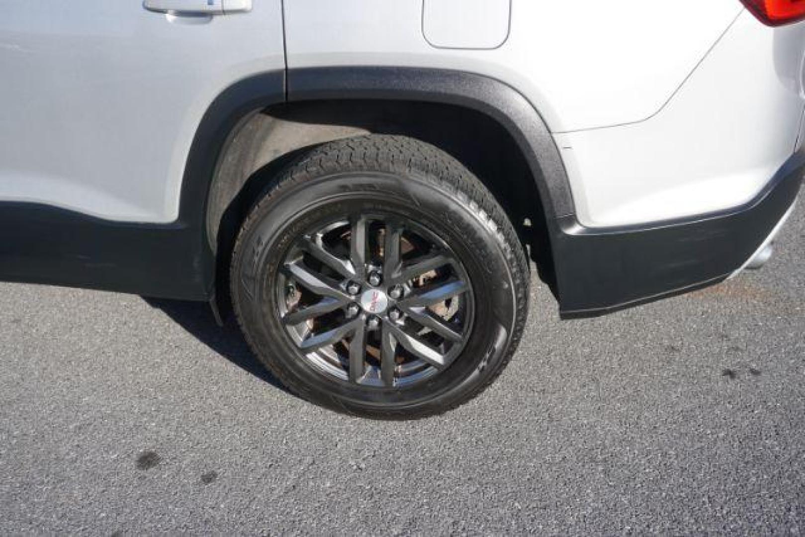 2017 Sparkling Silver Metallic /Cocoa/Light Ash Gray GMC Acadia SLT-1 (1GKKNMLS2HZ) , located at 312 Centre Ave, Schuylkill Haven, PA, 17972, (570) 593-5278, 40.638130, -76.177383 - Photo#8