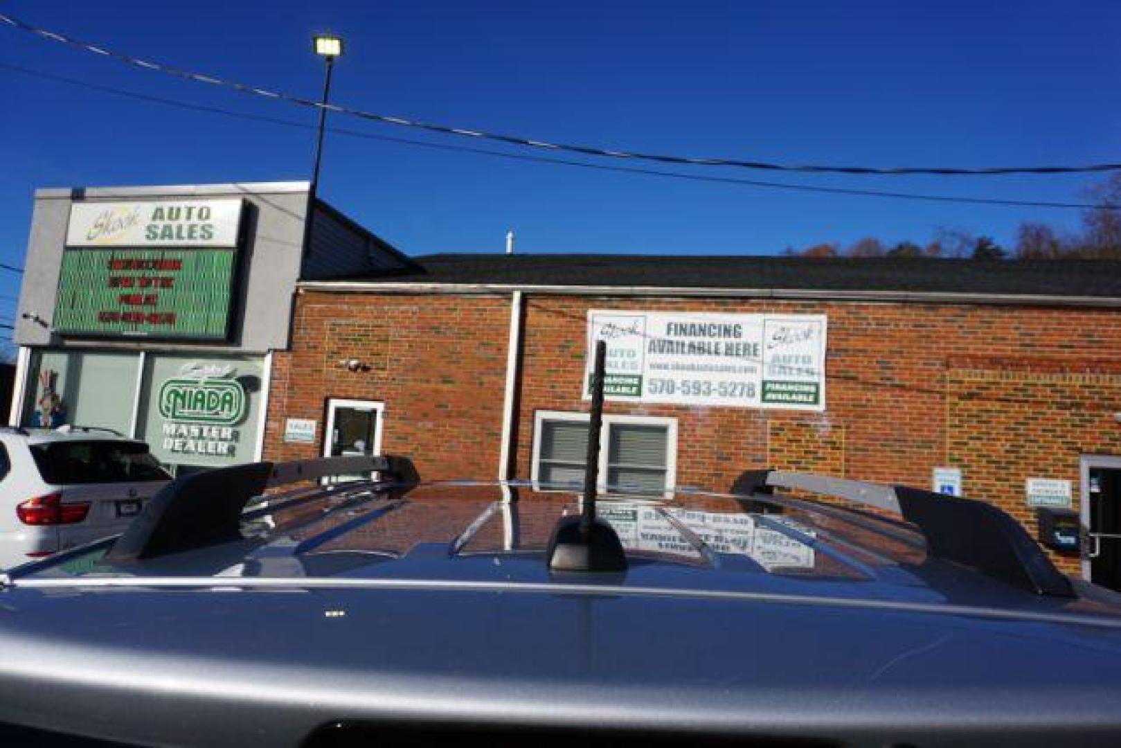 2017 Sparkling Silver Metallic /Cocoa/Light Ash Gray GMC Acadia SLT-1 (1GKKNMLS2HZ) , located at 312 Centre Ave, Schuylkill Haven, PA, 17972, (570) 593-5278, 40.638130, -76.177383 - Photo#10