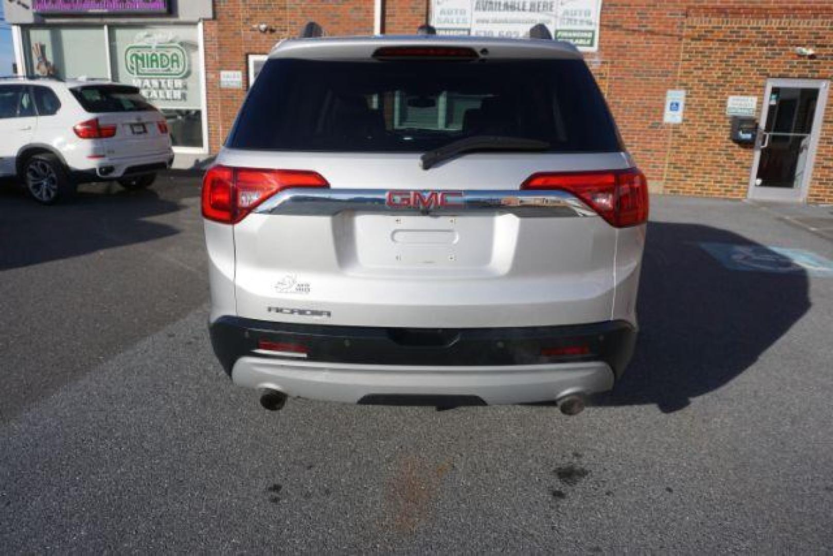 2017 Sparkling Silver Metallic /Cocoa/Light Ash Gray GMC Acadia SLT-1 (1GKKNMLS2HZ) , located at 312 Centre Ave, Schuylkill Haven, PA, 17972, (570) 593-5278, 40.638130, -76.177383 - Photo#11