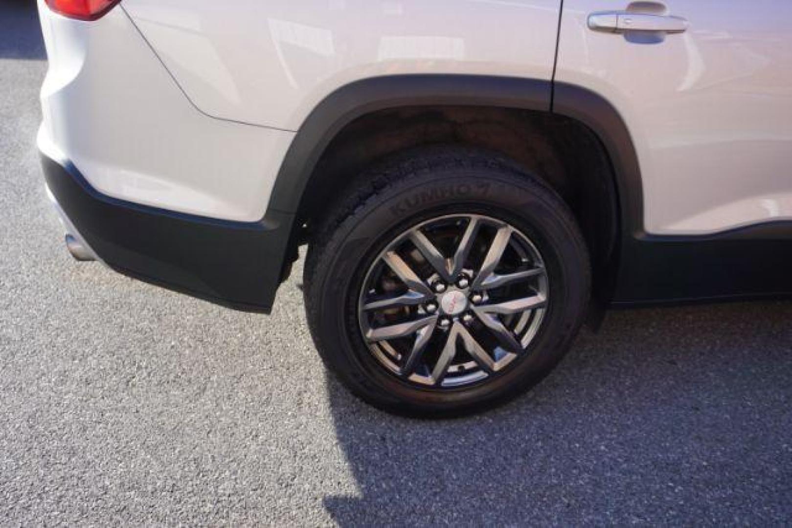 2017 Sparkling Silver Metallic /Cocoa/Light Ash Gray GMC Acadia SLT-1 (1GKKNMLS2HZ) , located at 312 Centre Ave, Schuylkill Haven, PA, 17972, (570) 593-5278, 40.638130, -76.177383 - Photo#15