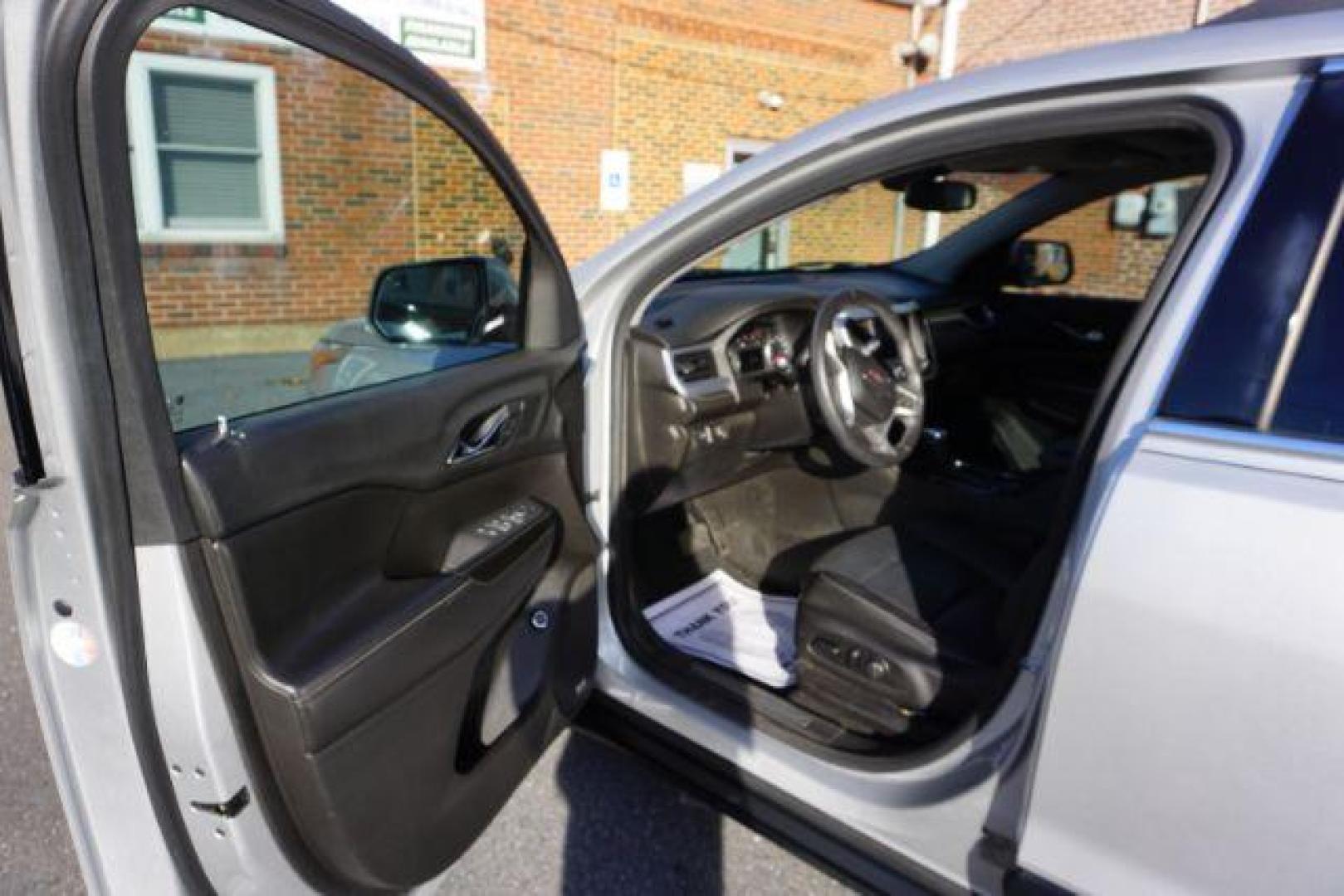 2017 Sparkling Silver Metallic /Cocoa/Light Ash Gray GMC Acadia SLT-1 (1GKKNMLS2HZ) , located at 312 Centre Ave, Schuylkill Haven, PA, 17972, (570) 593-5278, 40.638130, -76.177383 - Photo#29