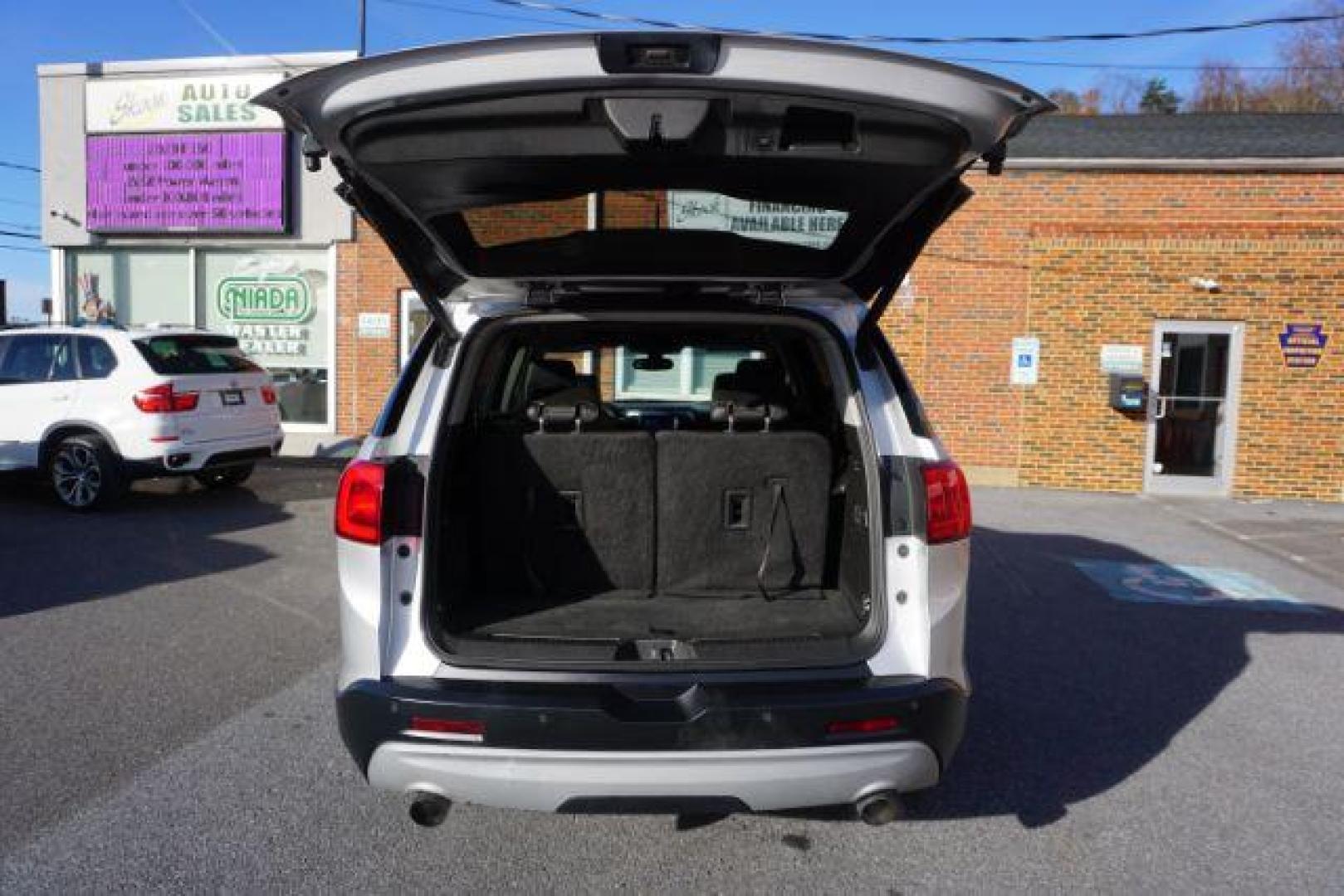 2017 Sparkling Silver Metallic /Cocoa/Light Ash Gray GMC Acadia SLT-1 (1GKKNMLS2HZ) , located at 312 Centre Ave, Schuylkill Haven, PA, 17972, (570) 593-5278, 40.638130, -76.177383 - Photo#39