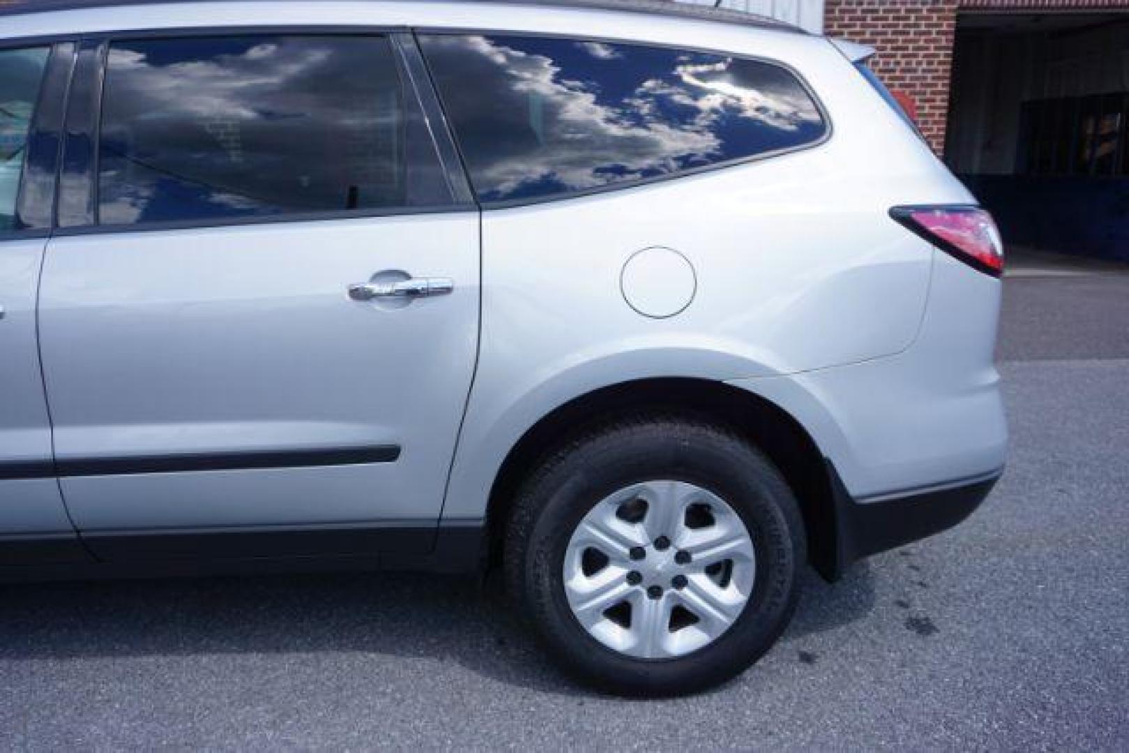 2016 Silver /Dark Titanium / Light Titanium, premium cloth Chevrolet Traverse LS AWD (1GNKVFKD4GJ) with an 3.6L V6 DOHC 24V engine, 6-Speed Automatic transmission, located at 312 Centre Ave, Schuylkill Haven, PA, 17972, (570) 593-5278, 40.638130, -76.177383 - Photo#6