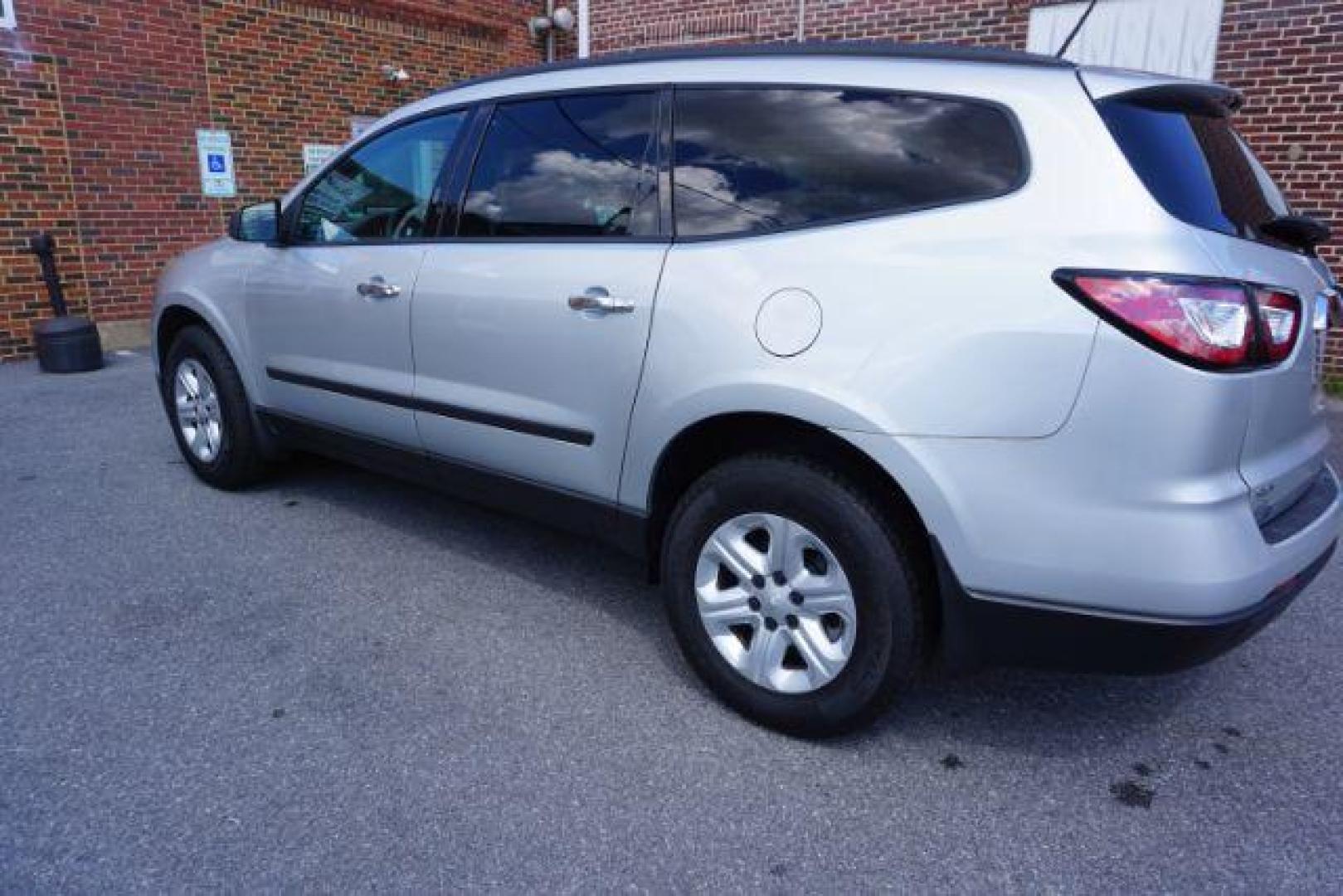 2016 Silver /Dark Titanium / Light Titanium, premium cloth Chevrolet Traverse LS AWD (1GNKVFKD4GJ) with an 3.6L V6 DOHC 24V engine, 6-Speed Automatic transmission, located at 312 Centre Ave, Schuylkill Haven, PA, 17972, (570) 593-5278, 40.638130, -76.177383 - Photo#8