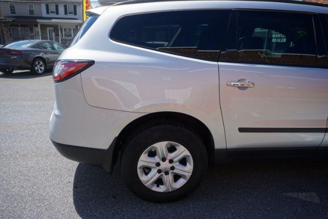 2016 Silver /Dark Titanium / Light Titanium, premium cloth Chevrolet Traverse LS AWD (1GNKVFKD4GJ) with an 3.6L V6 DOHC 24V engine, 6-Speed Automatic transmission, located at 312 Centre Ave, Schuylkill Haven, PA, 17972, (570) 593-5278, 40.638130, -76.177383 - Photo#12