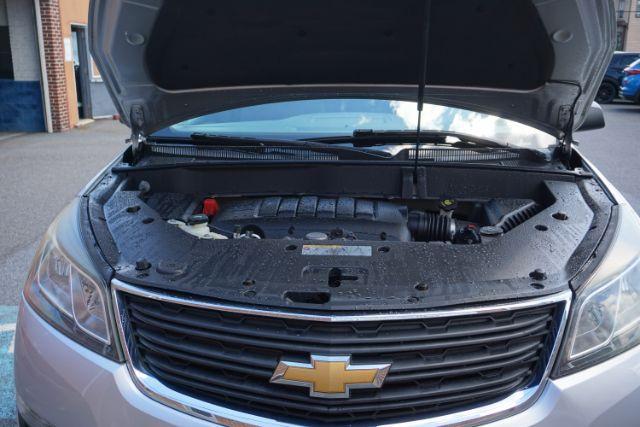 2016 Silver /Dark Titanium / Light Titanium, premium cloth Chevrolet Traverse LS AWD (1GNKVFKD4GJ) with an 3.6L V6 DOHC 24V engine, 6-Speed Automatic transmission, located at 312 Centre Ave, Schuylkill Haven, PA, 17972, (570) 593-5278, 40.638130, -76.177383 - Photo#18