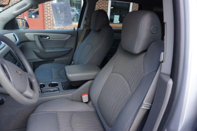 2016 Silver /Dark Titanium / Light Titanium, premium cloth Chevrolet Traverse LS AWD (1GNKVFKD4GJ) with an 3.6L V6 DOHC 24V engine, 6-Speed Automatic transmission, located at 312 Centre Ave, Schuylkill Haven, PA, 17972, (570) 593-5278, 40.638130, -76.177383 - Photo#19