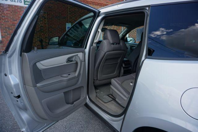 2016 Silver /Dark Titanium / Light Titanium, premium cloth Chevrolet Traverse LS AWD (1GNKVFKD4GJ) with an 3.6L V6 DOHC 24V engine, 6-Speed Automatic transmission, located at 312 Centre Ave, Schuylkill Haven, PA, 17972, (570) 593-5278, 40.638130, -76.177383 - Photo#32