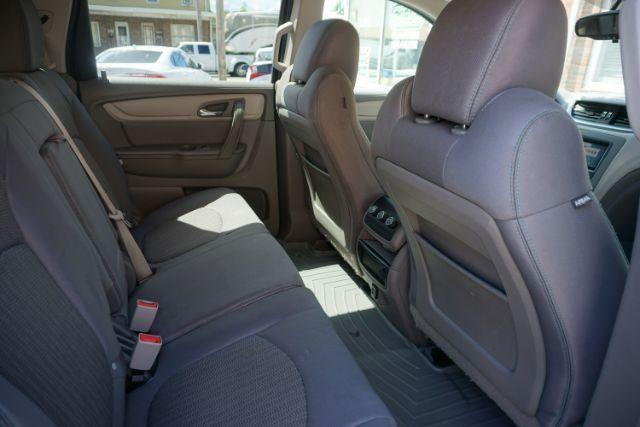 2016 Silver /Dark Titanium / Light Titanium, premium cloth Chevrolet Traverse LS AWD (1GNKVFKD4GJ) with an 3.6L V6 DOHC 24V engine, 6-Speed Automatic transmission, located at 312 Centre Ave, Schuylkill Haven, PA, 17972, (570) 593-5278, 40.638130, -76.177383 - Photo#37