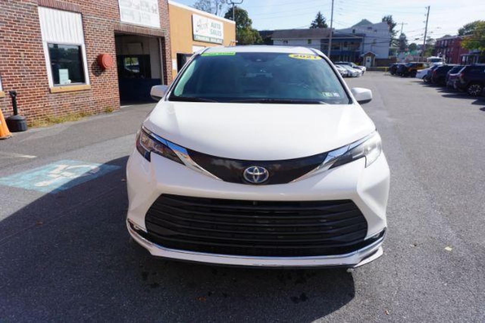 2021 Blizzard Pearl /Chateau Toyota Sienna XLE (5TDYSKFC4MS) with an Dynamic Force 2.5L I-4 port/direct injection engine, located at 312 Centre Ave, Schuylkill Haven, PA, 17972, (570) 593-5278, 40.638130, -76.177383 - Photo#0