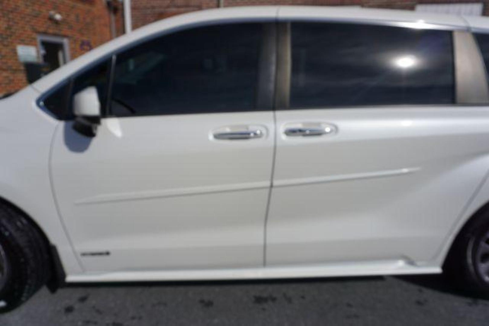 2021 Blizzard Pearl /Chateau Toyota Sienna XLE (5TDYSKFC4MS) with an Dynamic Force 2.5L I-4 port/direct injection engine, located at 312 Centre Ave, Schuylkill Haven, PA, 17972, (570) 593-5278, 40.638130, -76.177383 - Photo#4