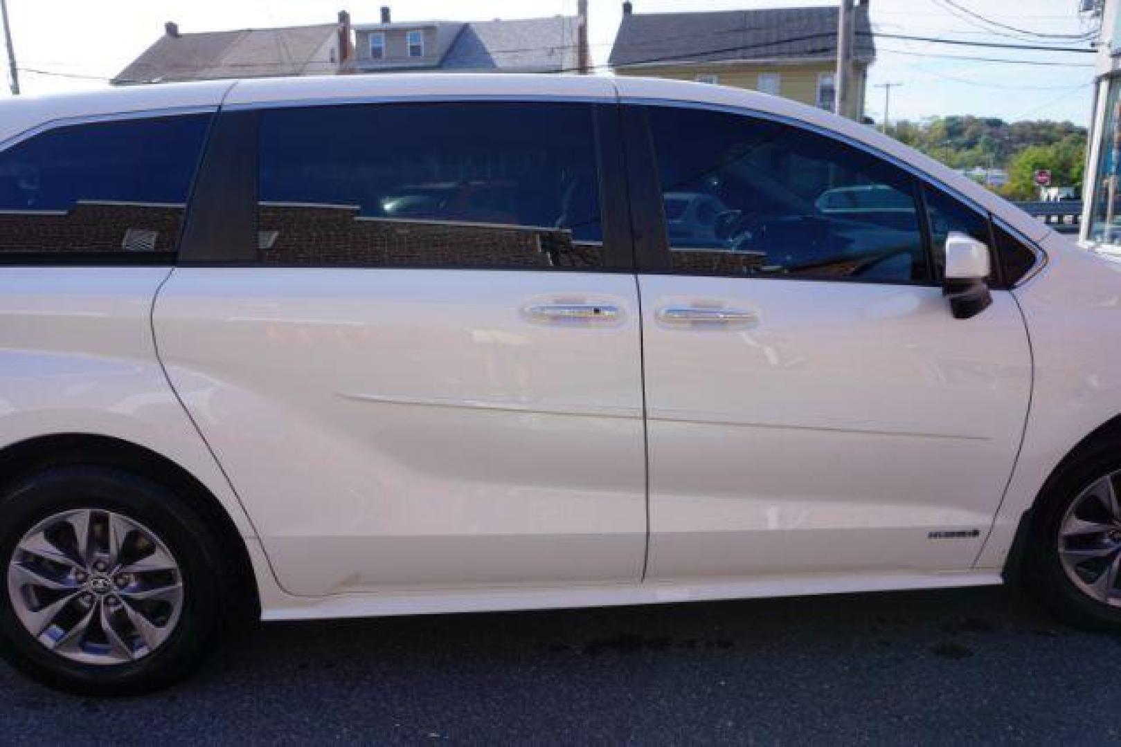 2021 Blizzard Pearl /Chateau Toyota Sienna XLE (5TDYSKFC4MS) with an Dynamic Force 2.5L I-4 port/direct injection engine, located at 312 Centre Ave, Schuylkill Haven, PA, 17972, (570) 593-5278, 40.638130, -76.177383 - Photo#14
