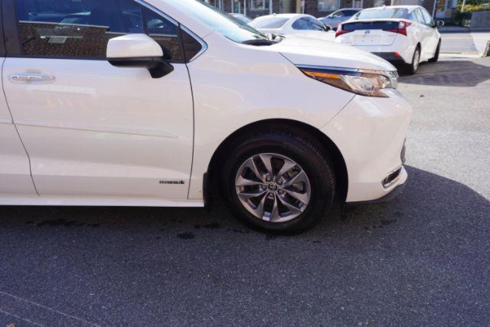 2021 Blizzard Pearl /Chateau Toyota Sienna XLE (5TDYSKFC4MS) with an Dynamic Force 2.5L I-4 port/direct injection engine, located at 312 Centre Ave, Schuylkill Haven, PA, 17972, (570) 593-5278, 40.638130, -76.177383 - Photo#15