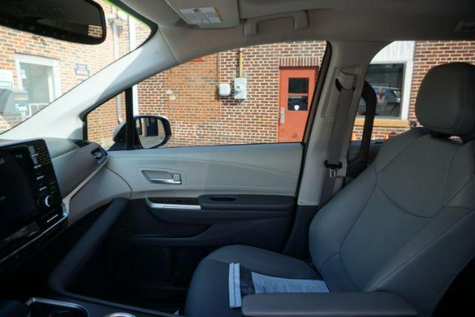 2021 Blizzard Pearl /Chateau Toyota Sienna XLE (5TDYSKFC4MS) with an Dynamic Force 2.5L I-4 port/direct injection engine, located at 312 Centre Ave, Schuylkill Haven, PA, 17972, (570) 593-5278, 40.638130, -76.177383 - Photo#20