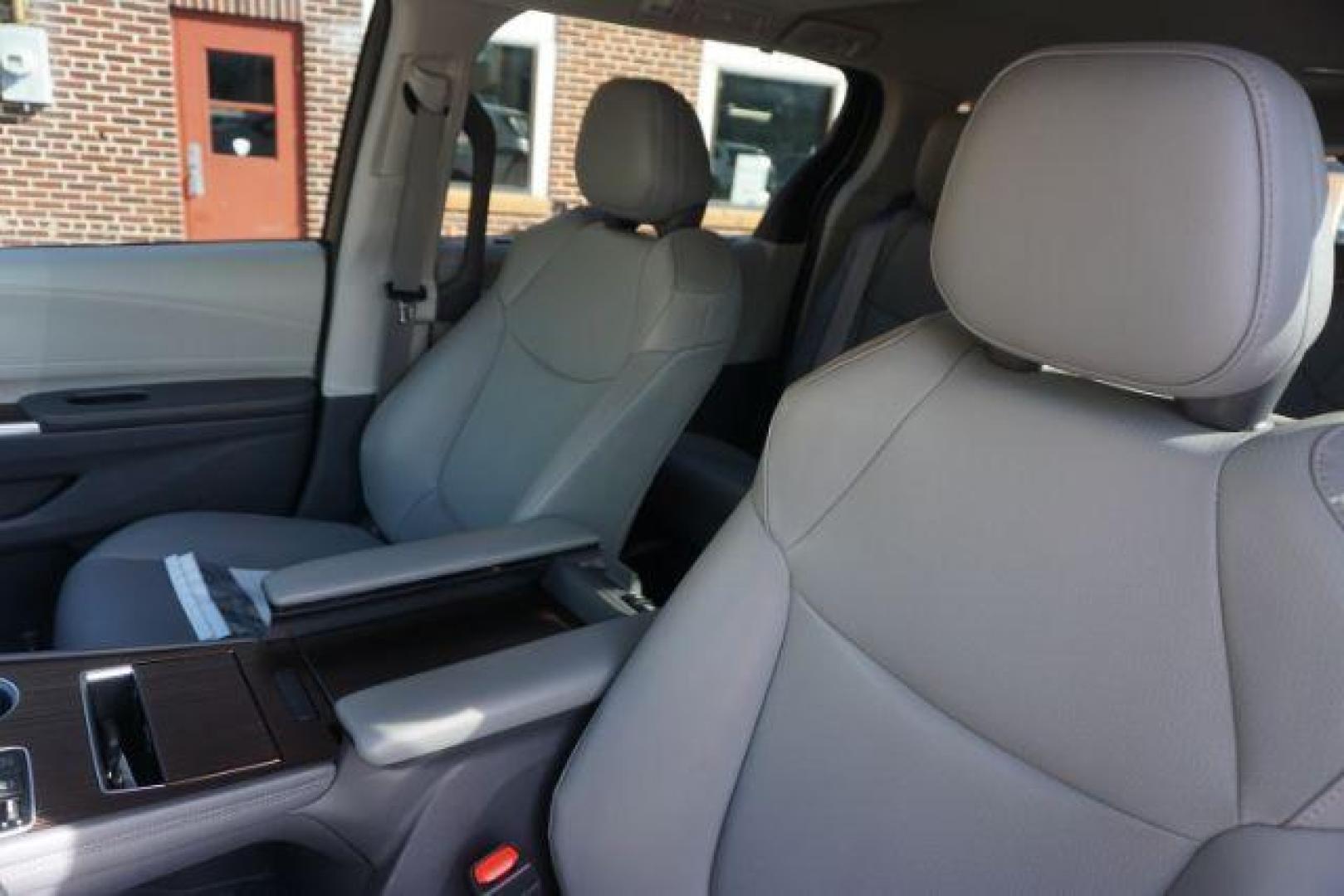 2021 Blizzard Pearl /Chateau Toyota Sienna XLE (5TDYSKFC4MS) with an Dynamic Force 2.5L I-4 port/direct injection engine, located at 312 Centre Ave, Schuylkill Haven, PA, 17972, (570) 593-5278, 40.638130, -76.177383 - Photo#21