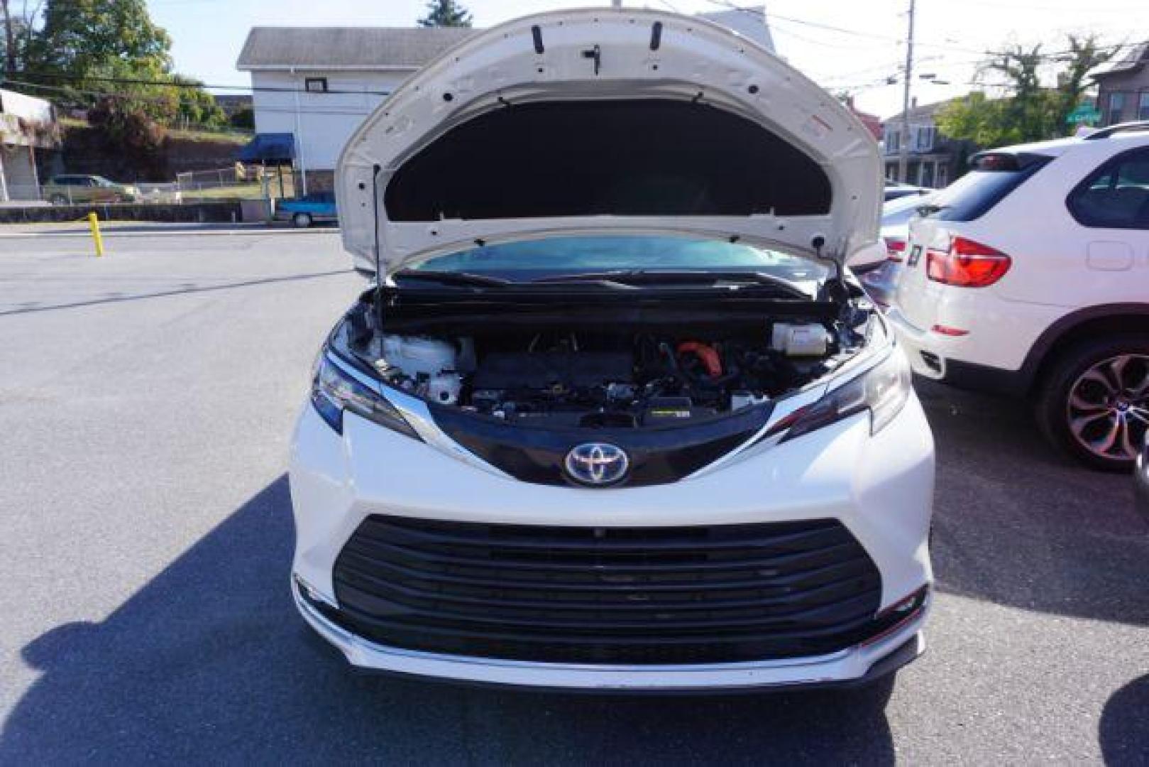 2021 Blizzard Pearl /Chateau Toyota Sienna XLE (5TDYSKFC4MS) with an Dynamic Force 2.5L I-4 port/direct injection engine, located at 312 Centre Ave, Schuylkill Haven, PA, 17972, (570) 593-5278, 40.638130, -76.177383 - Photo#27