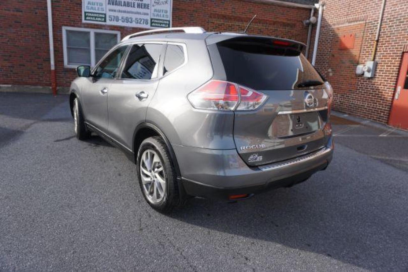 2015 Brilliant Silver Nissan Rogue SL (5N1AT2MV4FC) with an 2.5L I-4 DOHC engine, located at 312 Centre Ave, Schuylkill Haven, PA, 17972, (570) 593-5278, 40.638130, -76.177383 - Photo#9