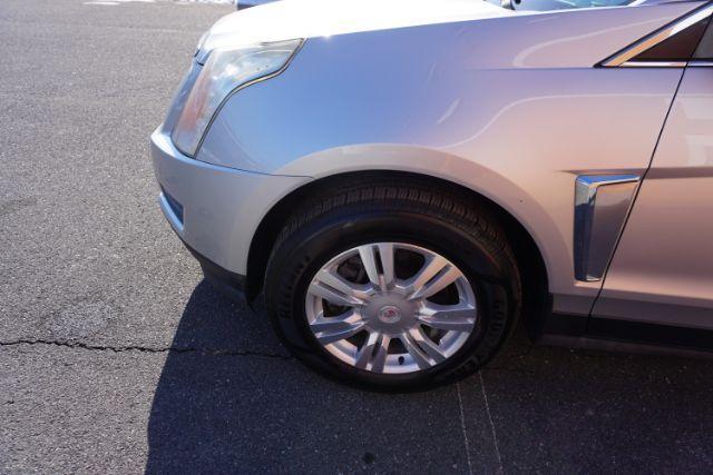 2015 Silver Coast Metallic /Ebony/Ebony Accents Cadillac SRX Luxury Collection (3GYFNEE36FS) with an 3.6L V-6 gasoline direct injection engine, located at 312 Centre Ave, Schuylkill Haven, PA, 17972, (570) 593-5278, 40.638130, -76.177383 - Photo#3