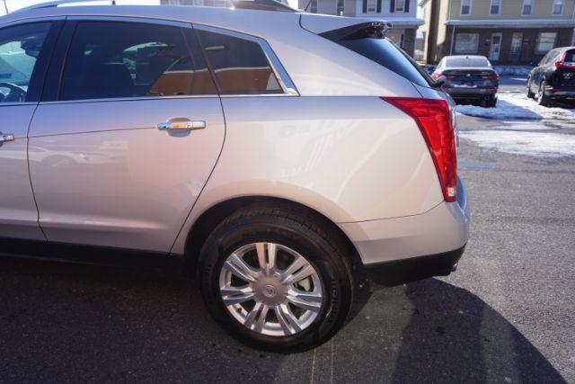 2015 Silver Coast Metallic /Ebony/Ebony Accents Cadillac SRX Luxury Collection (3GYFNEE36FS) with an 3.6L V-6 gasoline direct injection engine, located at 312 Centre Ave, Schuylkill Haven, PA, 17972, (570) 593-5278, 40.638130, -76.177383 - Photo#5