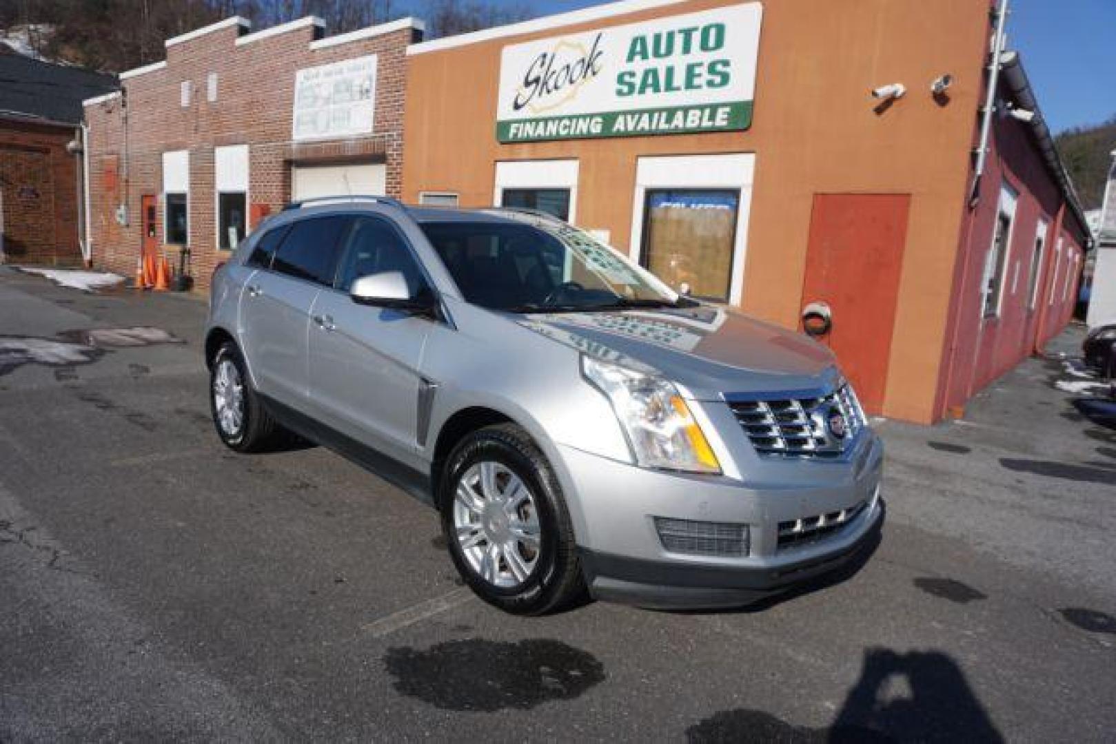 2015 Silver Coast Metallic /Ebony/Ebony Accents Cadillac SRX Luxury Collection (3GYFNEE36FS) with an 3.6L V-6 gasoline direct injection engine, located at 312 Centre Ave, Schuylkill Haven, PA, 17972, (570) 593-5278, 40.638130, -76.177383 - Photo#17