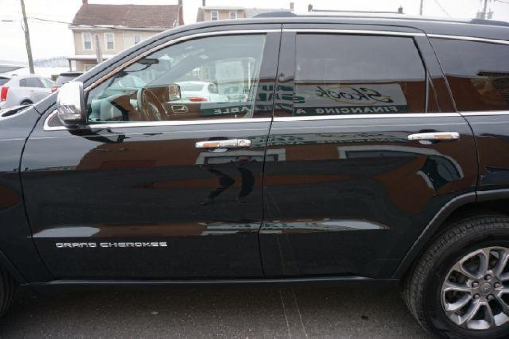 2015 Brilliant Black Crystal Pearlcoat /Black Jeep Grand Cherokee Limited (1C4RJFBG5FC) , located at 312 Centre Ave, Schuylkill Haven, PA, 17972, (570) 593-5278, 40.638130, -76.177383 - Photo#4