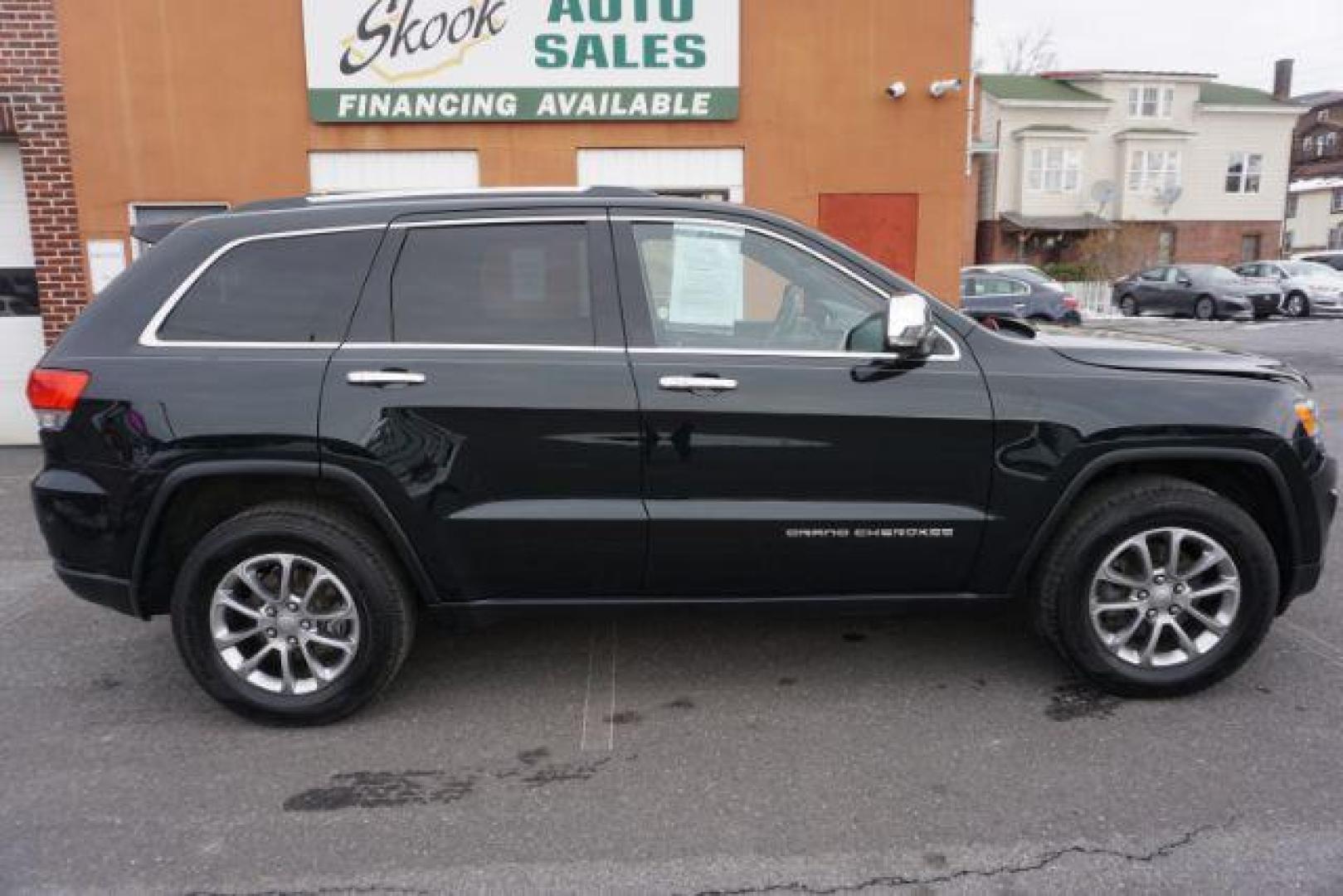 2015 Brilliant Black Crystal Pearlcoat /Black Jeep Grand Cherokee Limited (1C4RJFBG5FC) , located at 312 Centre Ave, Schuylkill Haven, PA, 17972, (570) 593-5278, 40.638130, -76.177383 - Photo#10