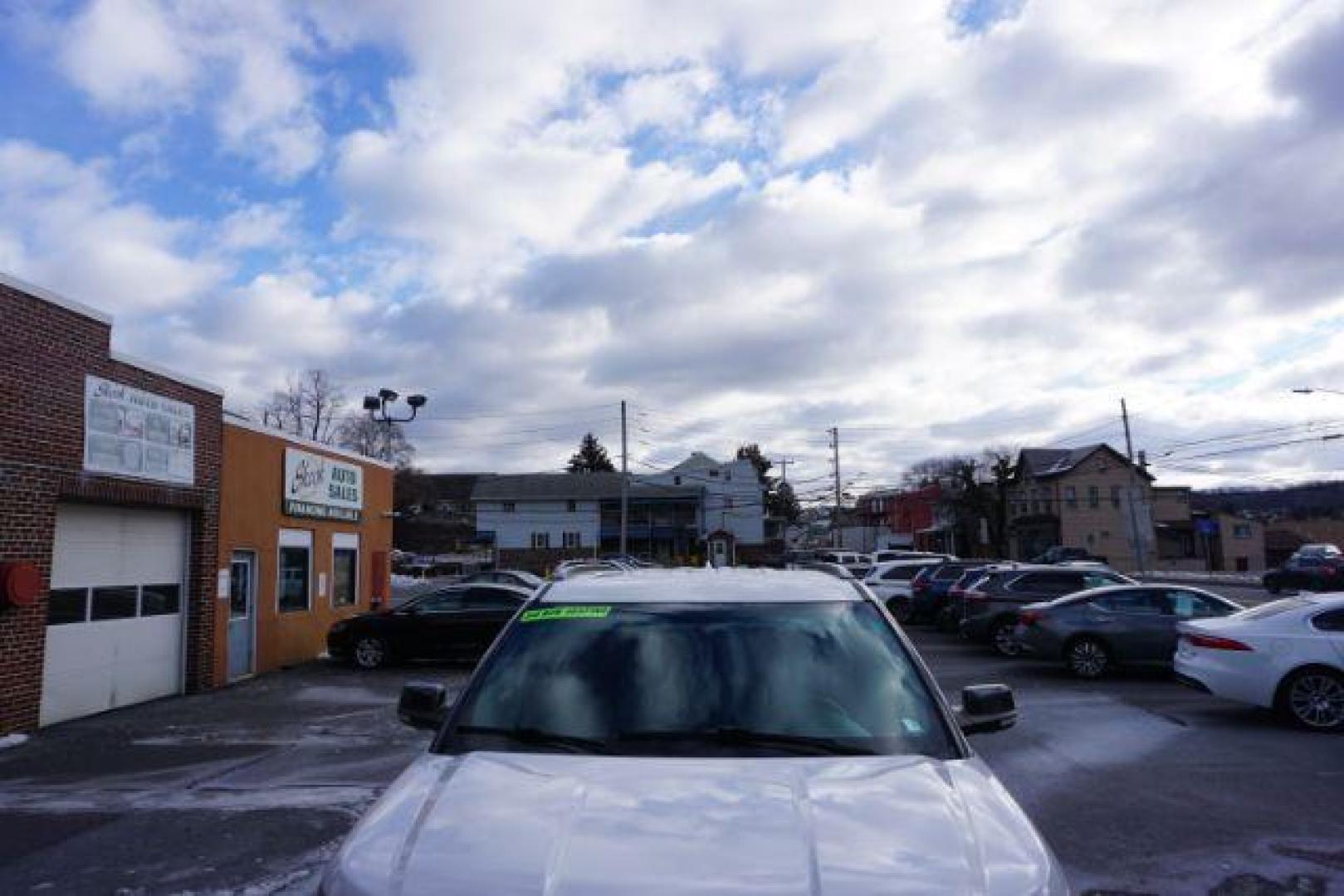 2017 Oxford White /Dark Earth Gray Ford Explorer XLT (1FM5K8DH4HG) , located at 312 Centre Ave, Schuylkill Haven, PA, 17972, (570) 593-5278, 40.638130, -76.177383 - Photo#2