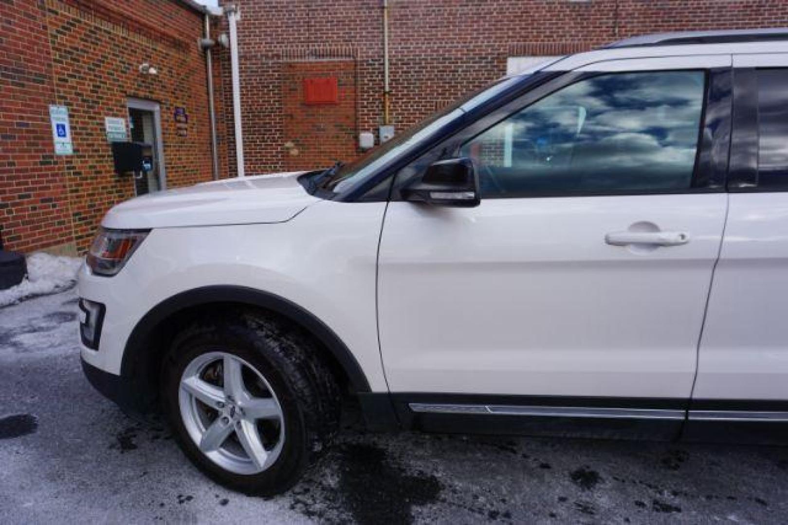 2017 Oxford White /Dark Earth Gray Ford Explorer XLT (1FM5K8DH4HG) , located at 312 Centre Ave, Schuylkill Haven, PA, 17972, (570) 593-5278, 40.638130, -76.177383 - Photo#3