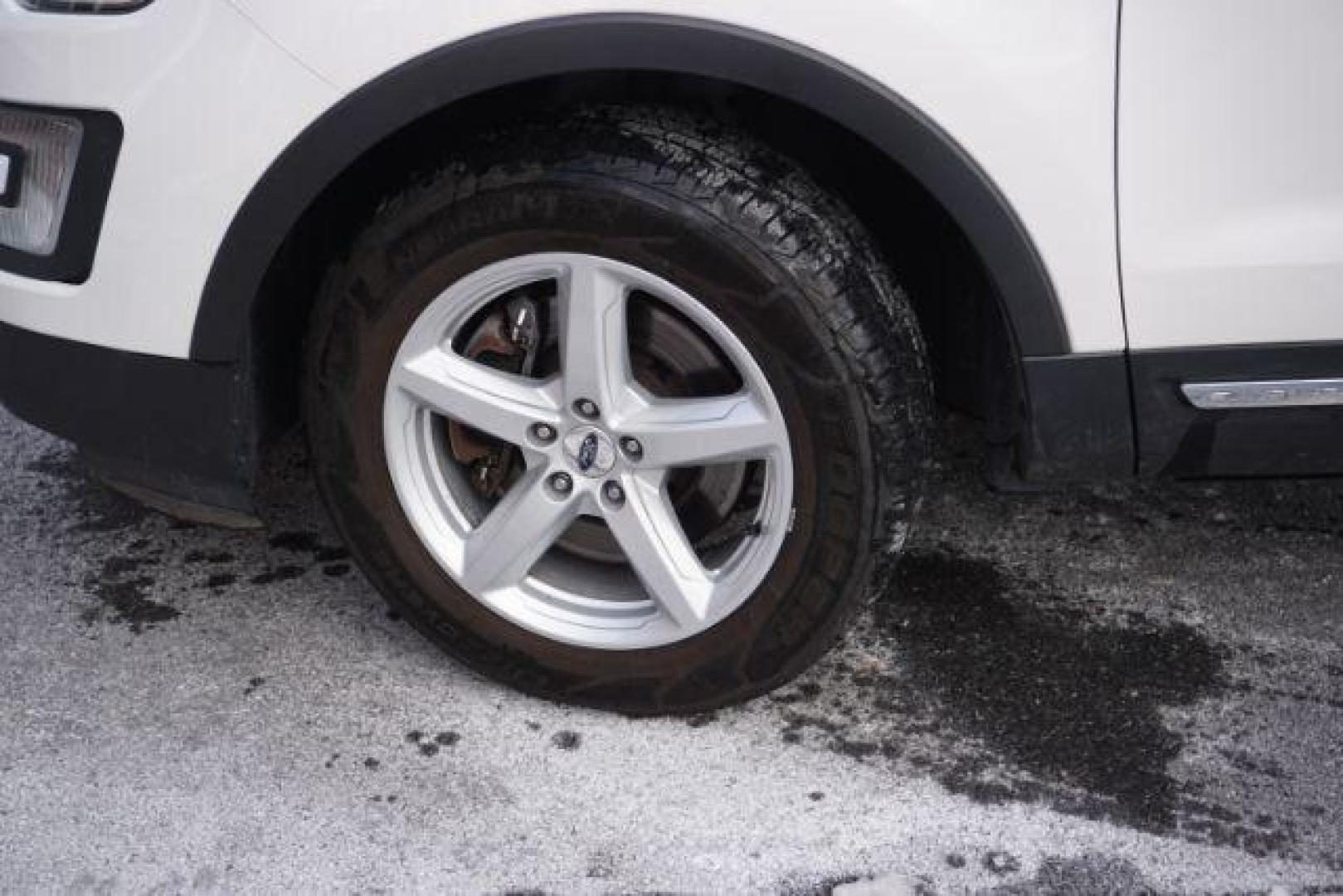 2017 Oxford White /Dark Earth Gray Ford Explorer XLT (1FM5K8DH4HG) , located at 312 Centre Ave, Schuylkill Haven, PA, 17972, (570) 593-5278, 40.638130, -76.177383 - Photo#4