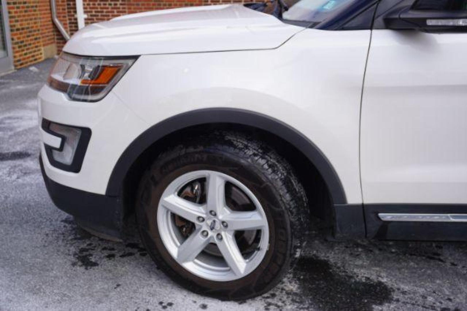 2017 Oxford White /Dark Earth Gray Ford Explorer XLT (1FM5K8DH4HG) , located at 312 Centre Ave, Schuylkill Haven, PA, 17972, (570) 593-5278, 40.638130, -76.177383 - Photo#5