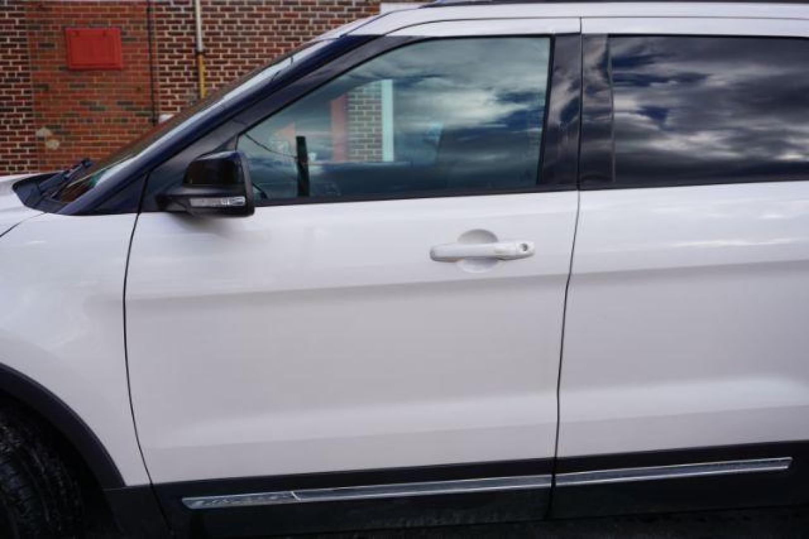 2017 Oxford White /Dark Earth Gray Ford Explorer XLT (1FM5K8DH4HG) , located at 312 Centre Ave, Schuylkill Haven, PA, 17972, (570) 593-5278, 40.638130, -76.177383 - Photo#6