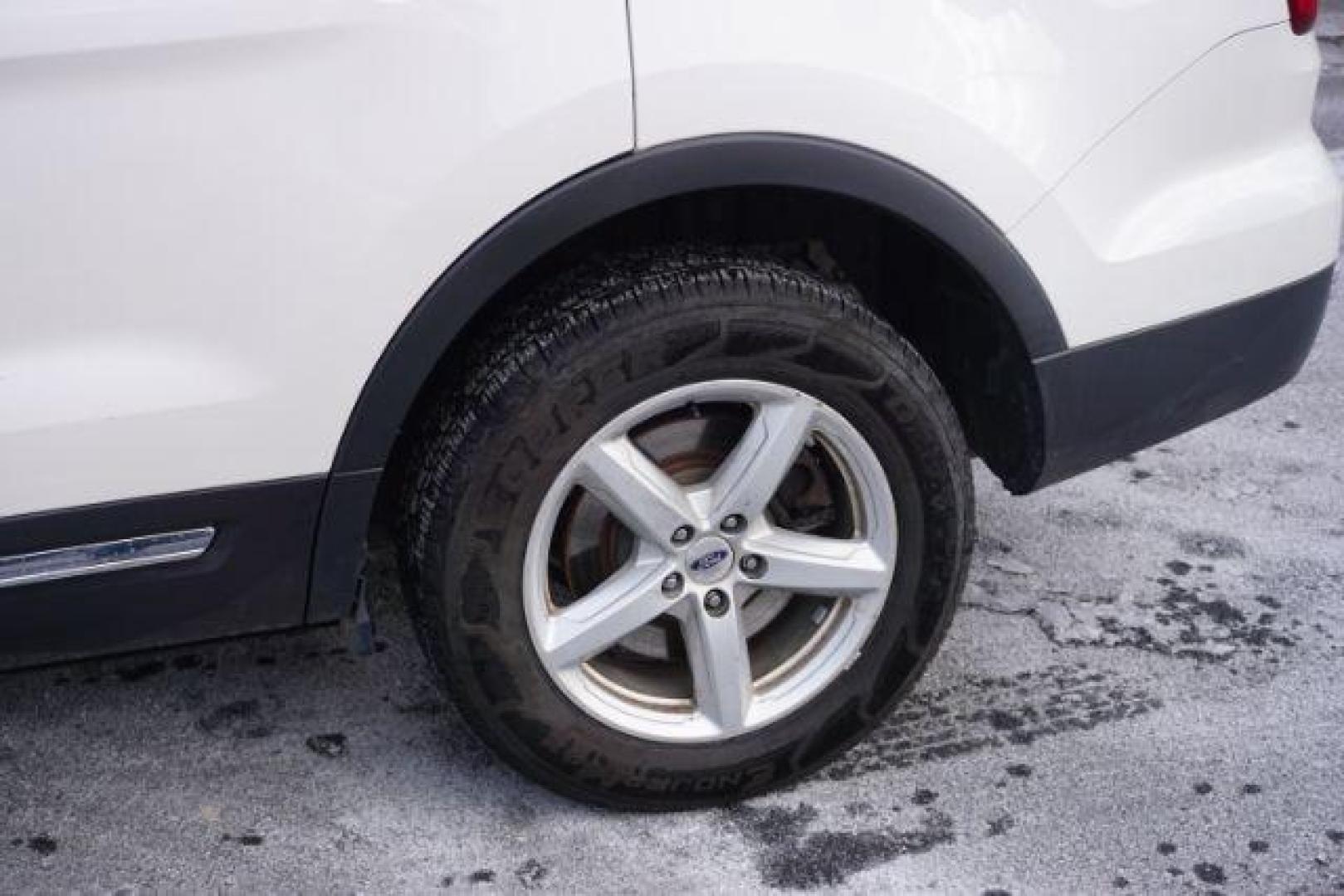 2017 Oxford White /Dark Earth Gray Ford Explorer XLT (1FM5K8DH4HG) , located at 312 Centre Ave, Schuylkill Haven, PA, 17972, (570) 593-5278, 40.638130, -76.177383 - Photo#8