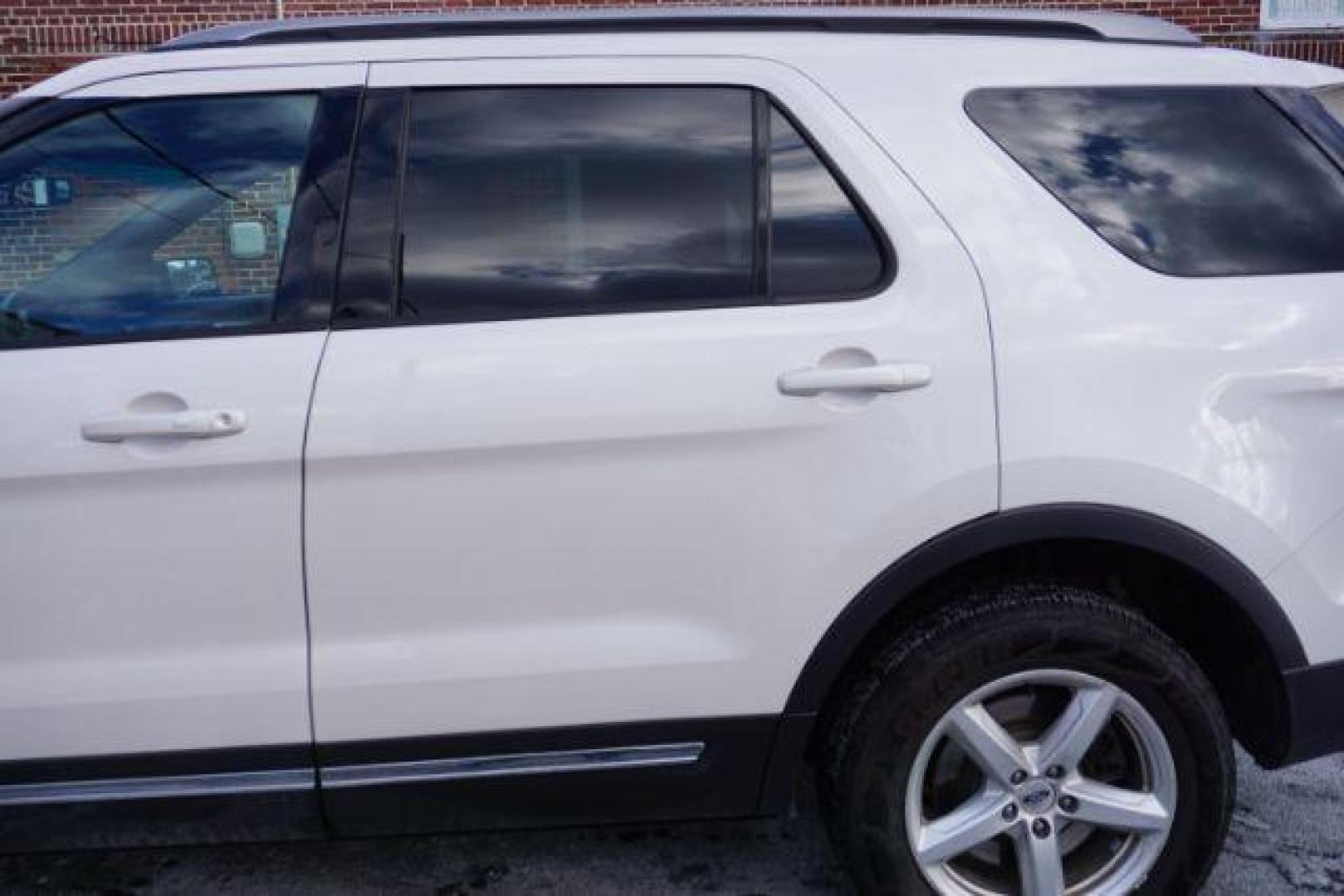 2017 Oxford White /Dark Earth Gray Ford Explorer XLT (1FM5K8DH4HG) , located at 312 Centre Ave, Schuylkill Haven, PA, 17972, (570) 593-5278, 40.638130, -76.177383 - Photo#10