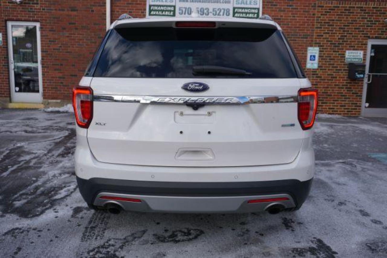 2017 Oxford White /Dark Earth Gray Ford Explorer XLT (1FM5K8DH4HG) , located at 312 Centre Ave, Schuylkill Haven, PA, 17972, (570) 593-5278, 40.638130, -76.177383 - Photo#11