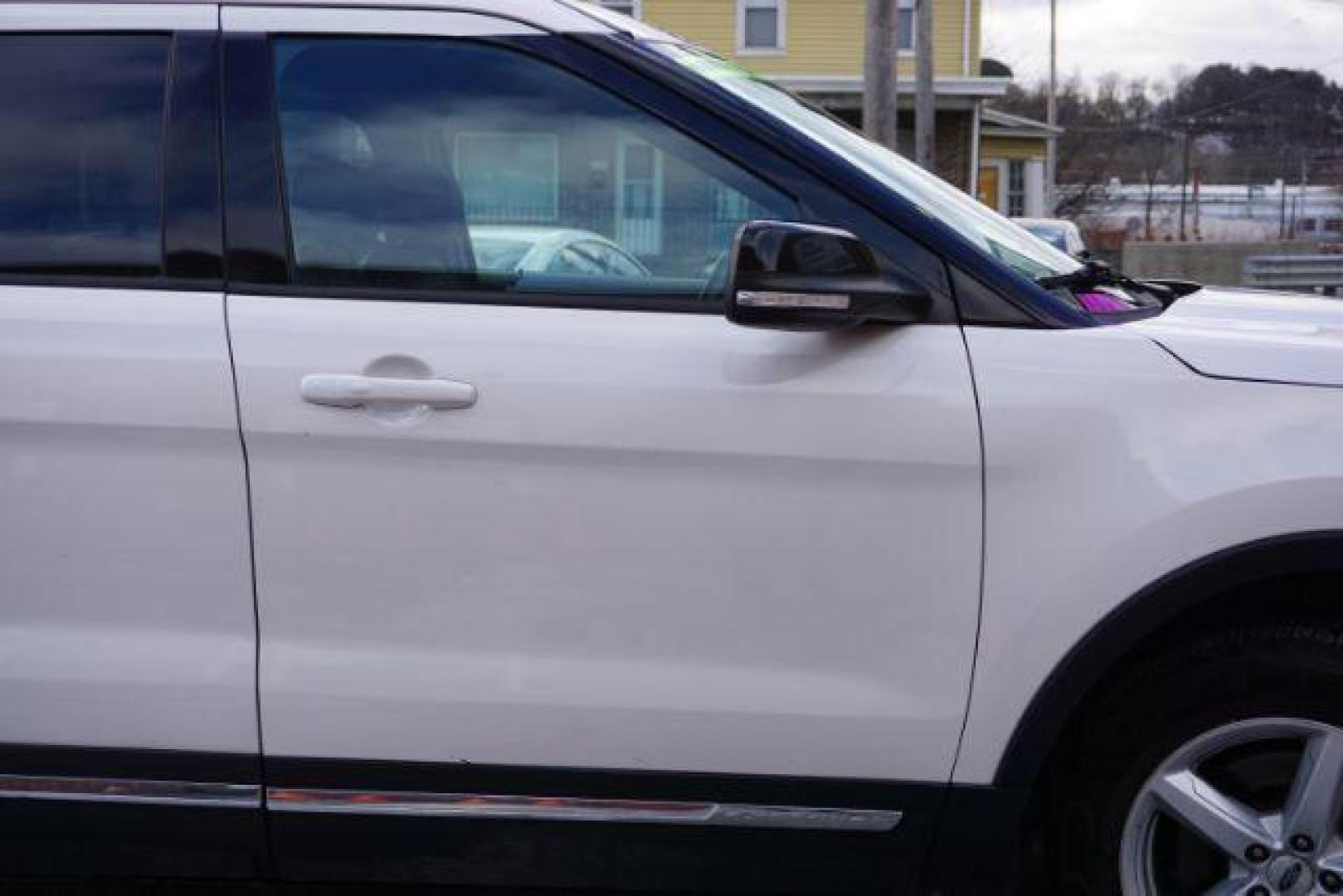 2017 Oxford White /Dark Earth Gray Ford Explorer XLT (1FM5K8DH4HG) , located at 312 Centre Ave, Schuylkill Haven, PA, 17972, (570) 593-5278, 40.638130, -76.177383 - Photo#17