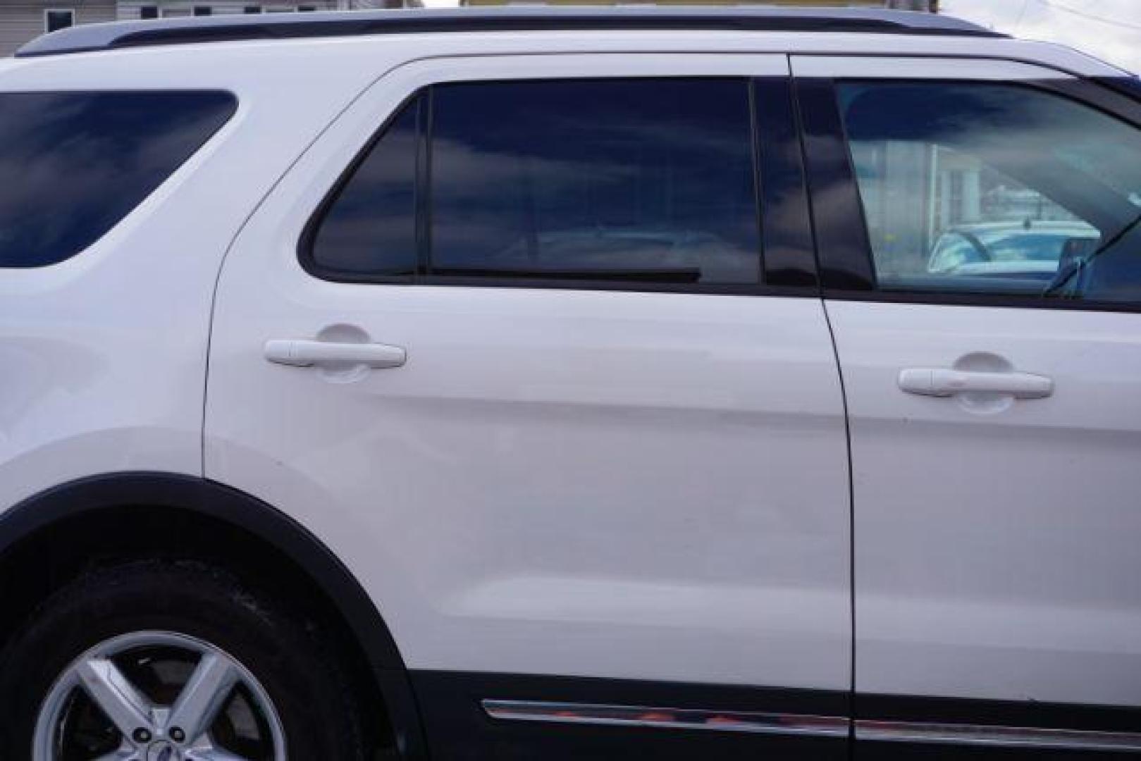2017 Oxford White /Dark Earth Gray Ford Explorer XLT (1FM5K8DH4HG) , located at 312 Centre Ave, Schuylkill Haven, PA, 17972, (570) 593-5278, 40.638130, -76.177383 - Photo#21
