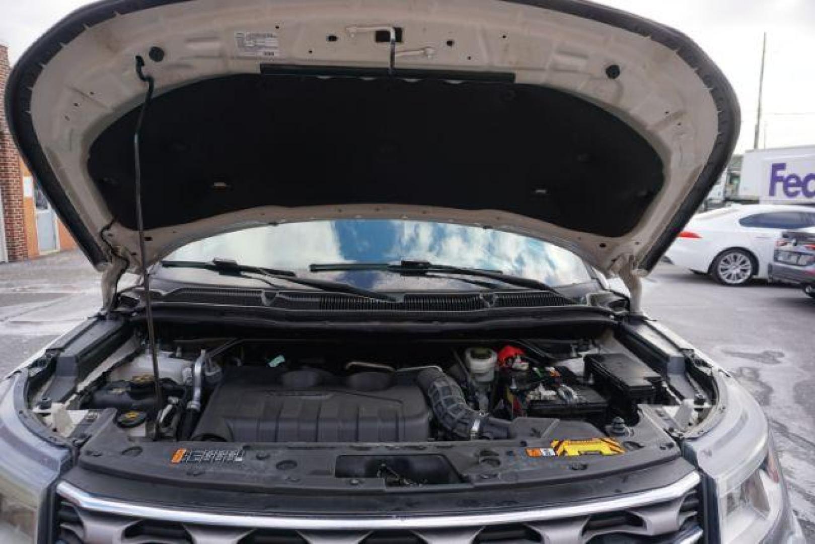 2017 Oxford White /Dark Earth Gray Ford Explorer XLT (1FM5K8DH4HG) , located at 312 Centre Ave, Schuylkill Haven, PA, 17972, (570) 593-5278, 40.638130, -76.177383 - Photo#22