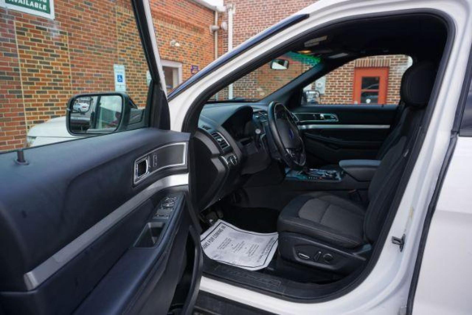 2017 Oxford White /Dark Earth Gray Ford Explorer XLT (1FM5K8DH4HG) , located at 312 Centre Ave, Schuylkill Haven, PA, 17972, (570) 593-5278, 40.638130, -76.177383 - Photo#24