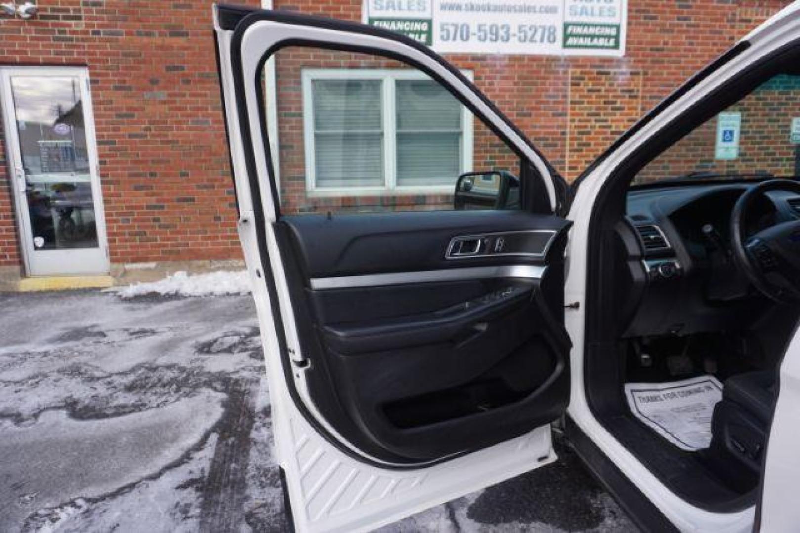 2017 Oxford White /Dark Earth Gray Ford Explorer XLT (1FM5K8DH4HG) , located at 312 Centre Ave, Schuylkill Haven, PA, 17972, (570) 593-5278, 40.638130, -76.177383 - Photo#28