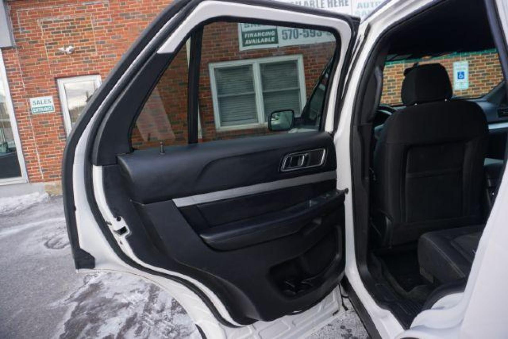 2017 Oxford White /Dark Earth Gray Ford Explorer XLT (1FM5K8DH4HG) , located at 312 Centre Ave, Schuylkill Haven, PA, 17972, (570) 593-5278, 40.638130, -76.177383 - Photo#32