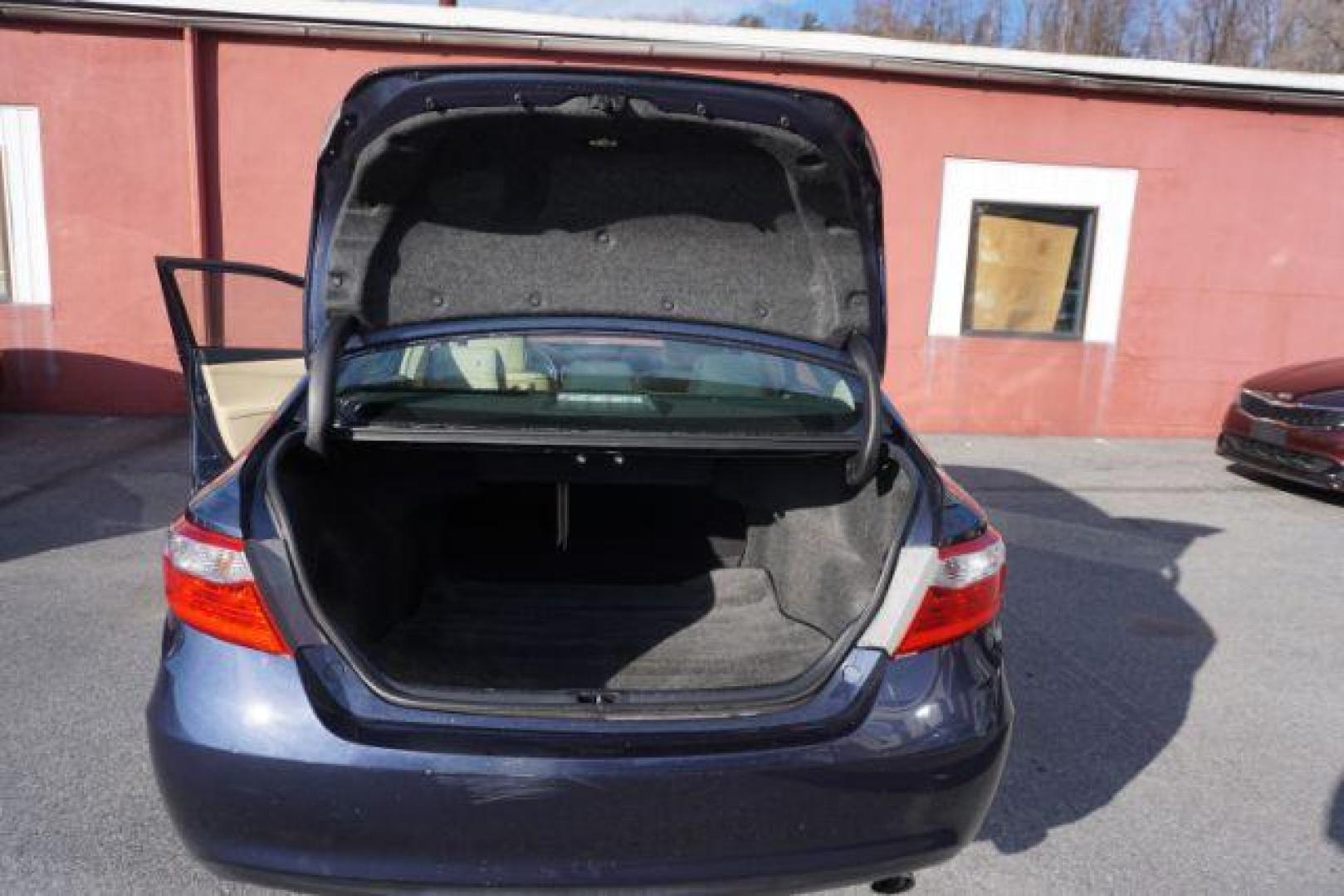 2016 Blue Crush Metallic /Almond Toyota Camry XLE (4T1BF1FK6GU) with an 2.5L I-4 DOHC engine, located at 312 Centre Ave, Schuylkill Haven, PA, 17972, (570) 593-5278, 40.638130, -76.177383- Photo#10