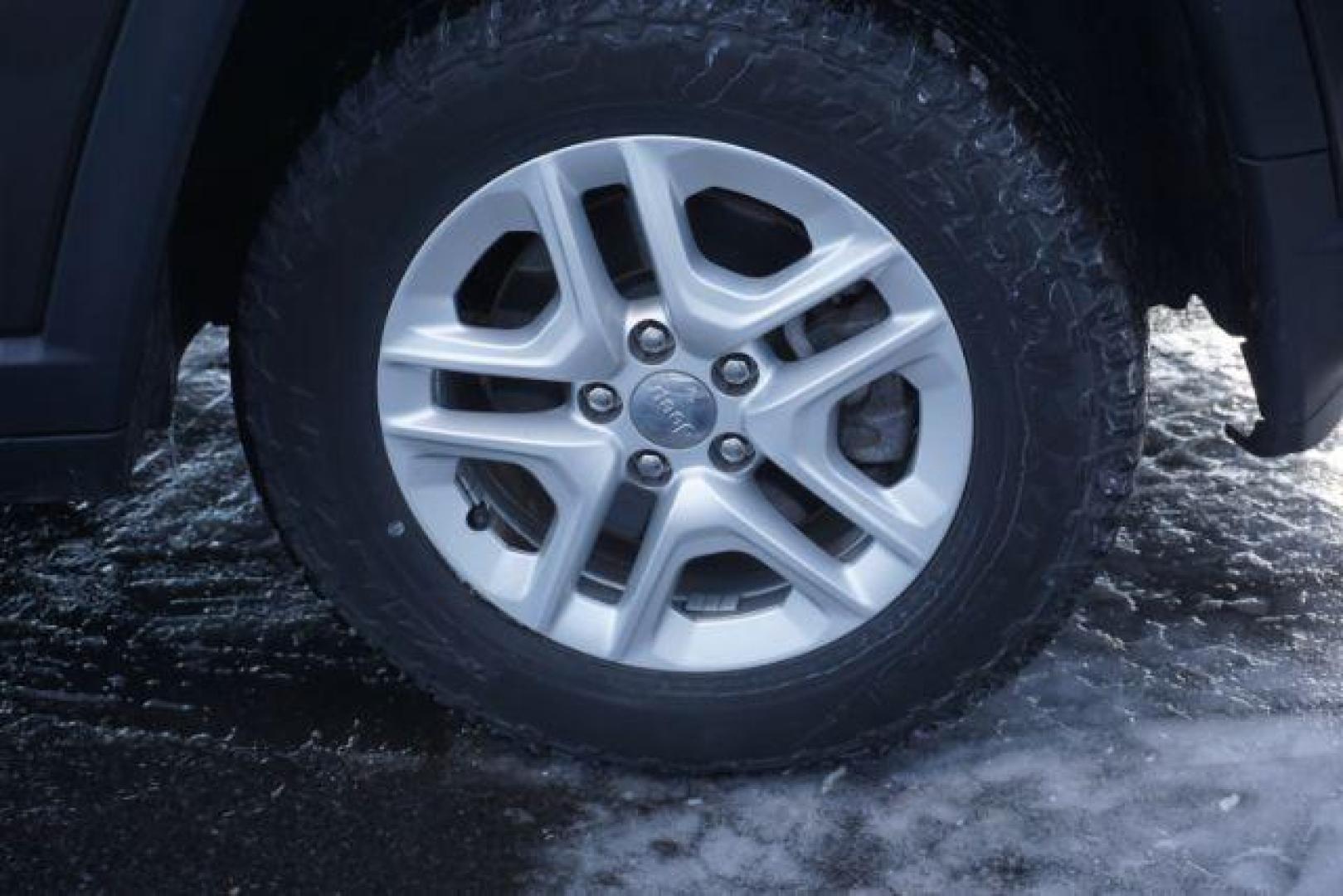 2019 Billet Silver Metallic Clearcoat Jeep Compass Sport 4x4 (3C4NJDAB9KT) , located at 312 Centre Ave, Schuylkill Haven, PA, 17972, (570) 593-5278, 40.638130, -76.177383 - Photo#22